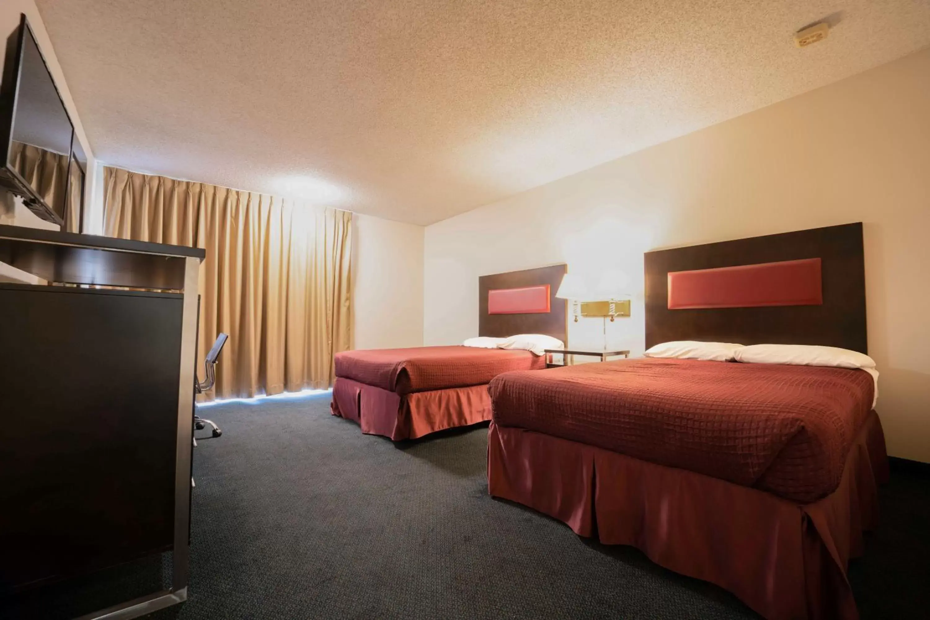 Double Room with Two Double Beds in Royal Plaza Inn Double Room with Two Double Beds in Royal Plaza Inn