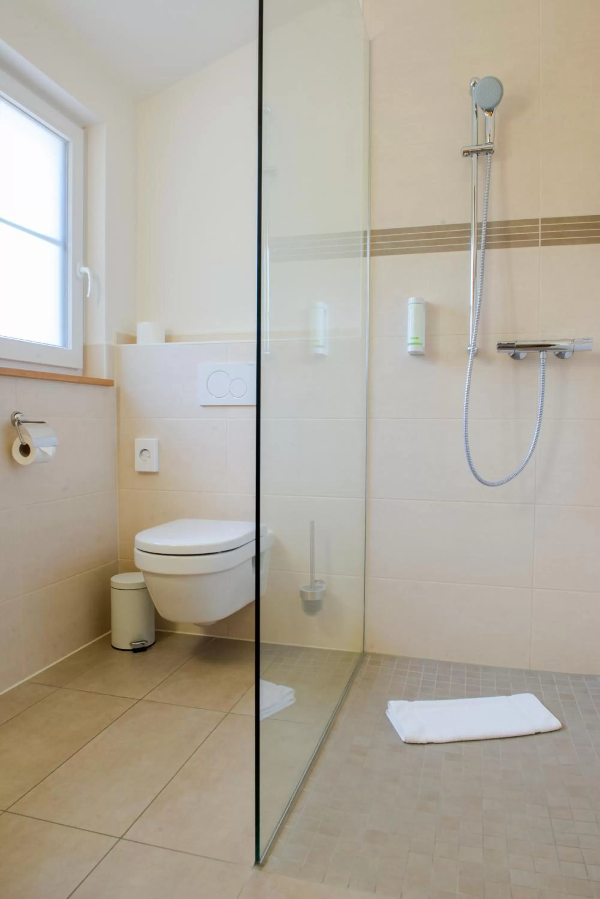 Bathroom in Truschwende 4