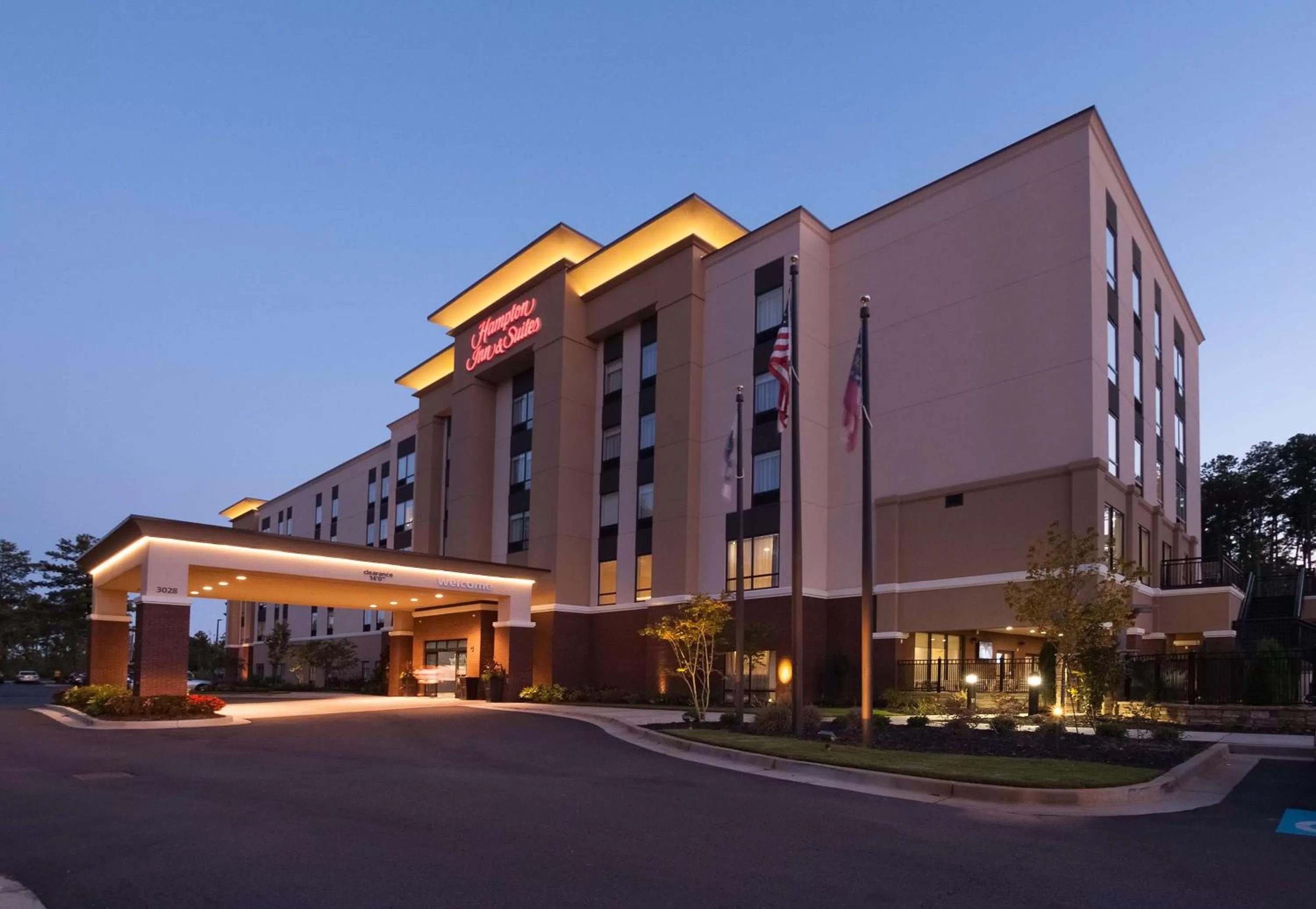 Property building in Hampton Inn & Suites by Hilton Augusta-Washington Rd