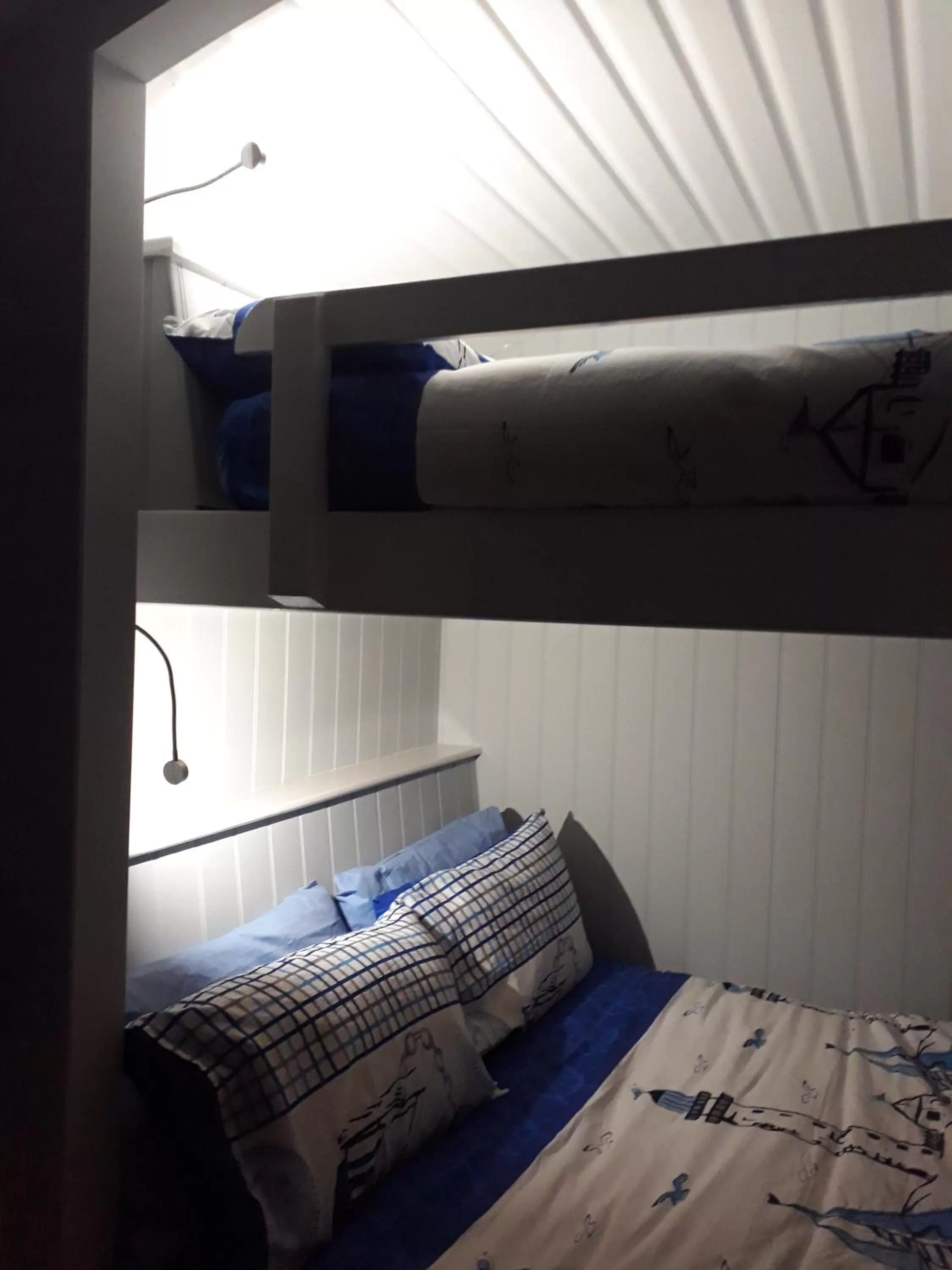 bunk bed, Bed in Allibella Shepherds Hut, Amazing Seaview, Private garden, Pet Friendly