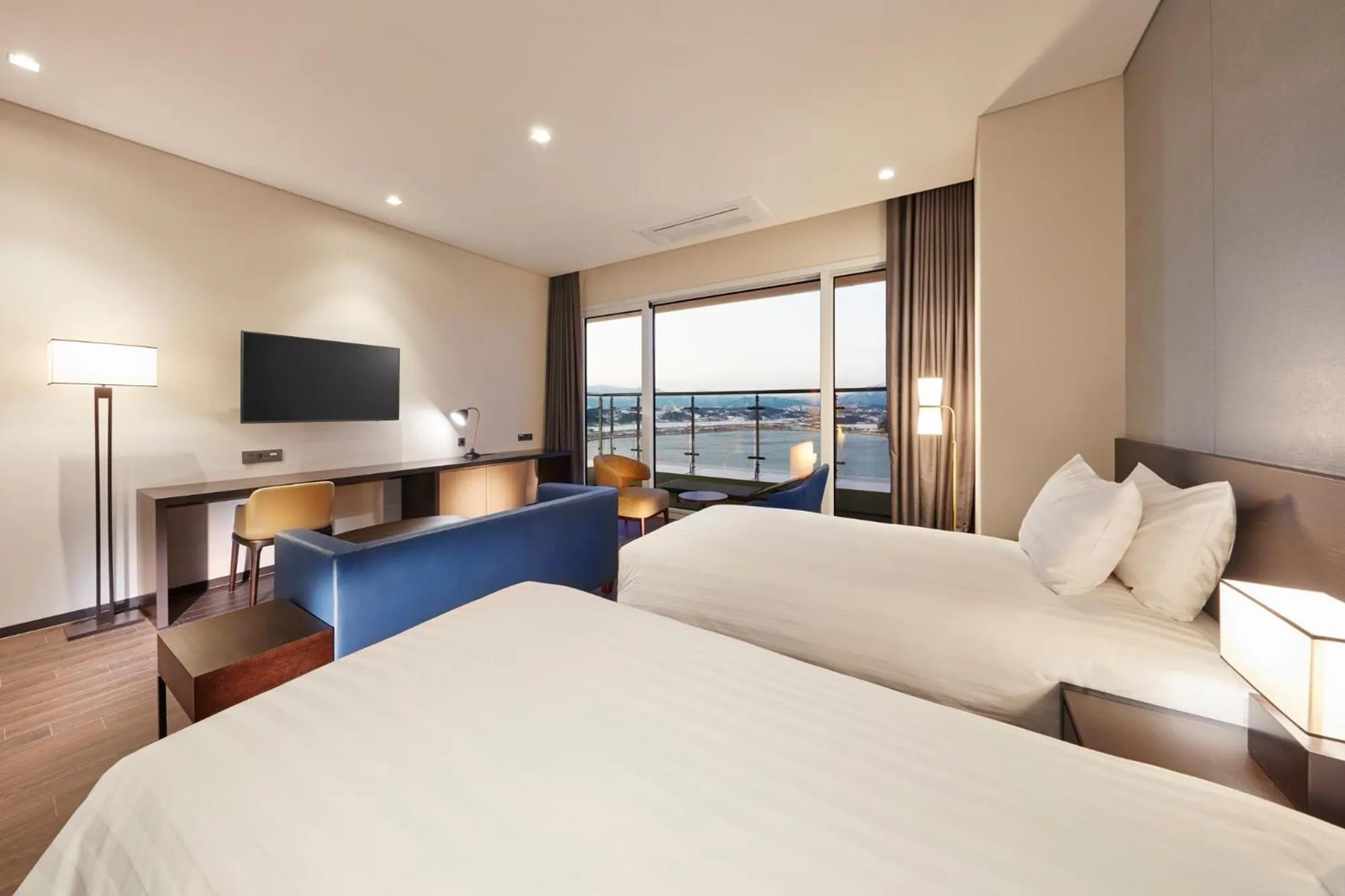 Ambassador Suite with Lake View - Free Sauna for 2 people, Jacuzzi not available in Golden Tulip Skybay Gyeongpo Hotel
