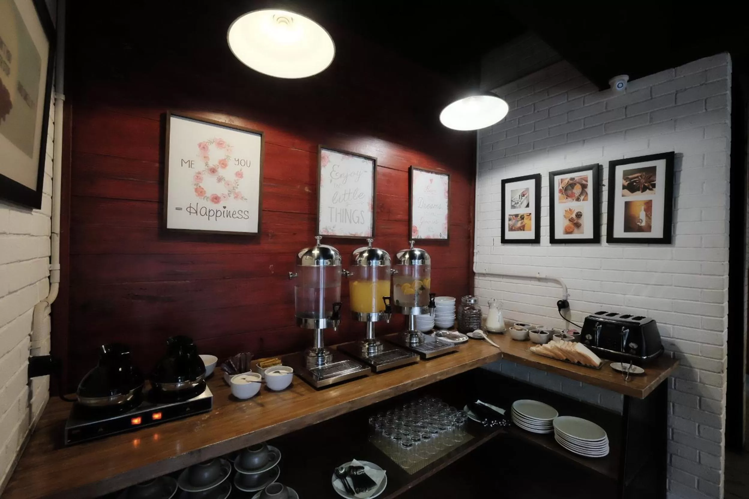 Restaurant/places to eat in Namin Dago Hotel