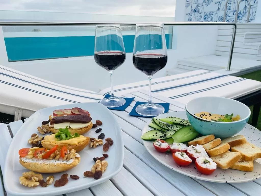 Food and drinks in DESIGN SUITES Boutique Hotel - Adults Only