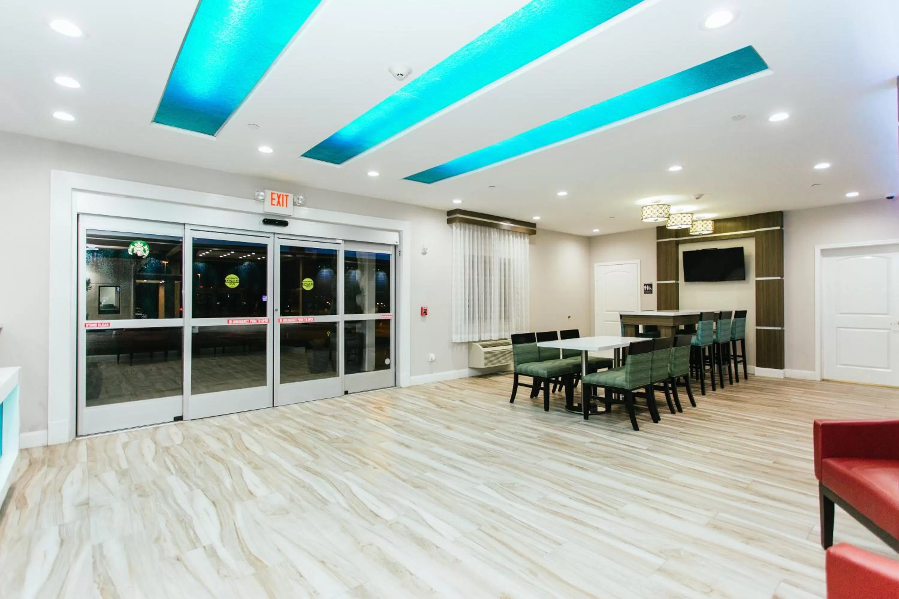 Lobby or reception in Express Inn - Spring