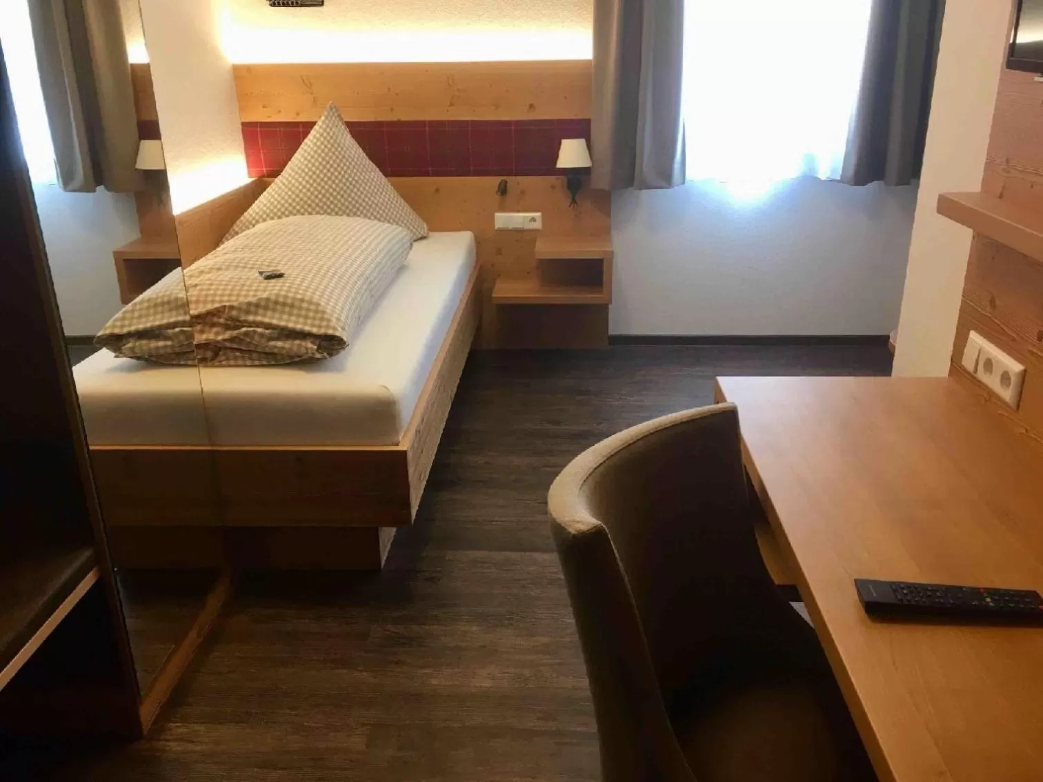 Bed in Landgasthof Linde Hepbach, Hotel & Restaurant