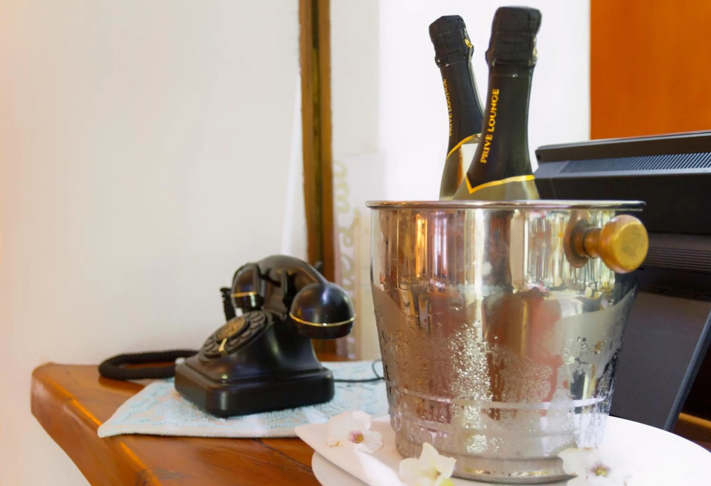 Lounge or bar in Hotel Luci di la Muntagna