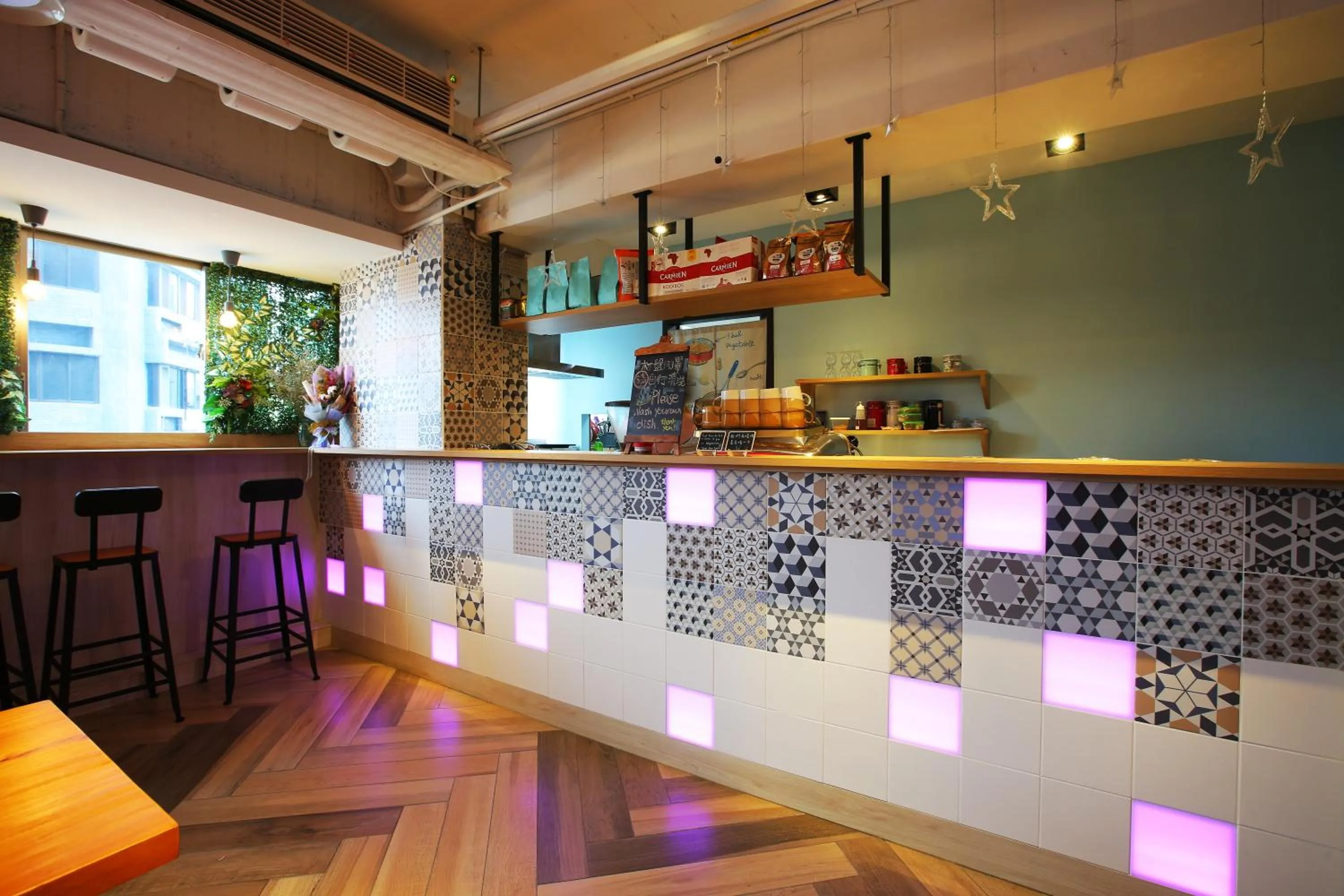 Lounge or bar in Loosha Hostel