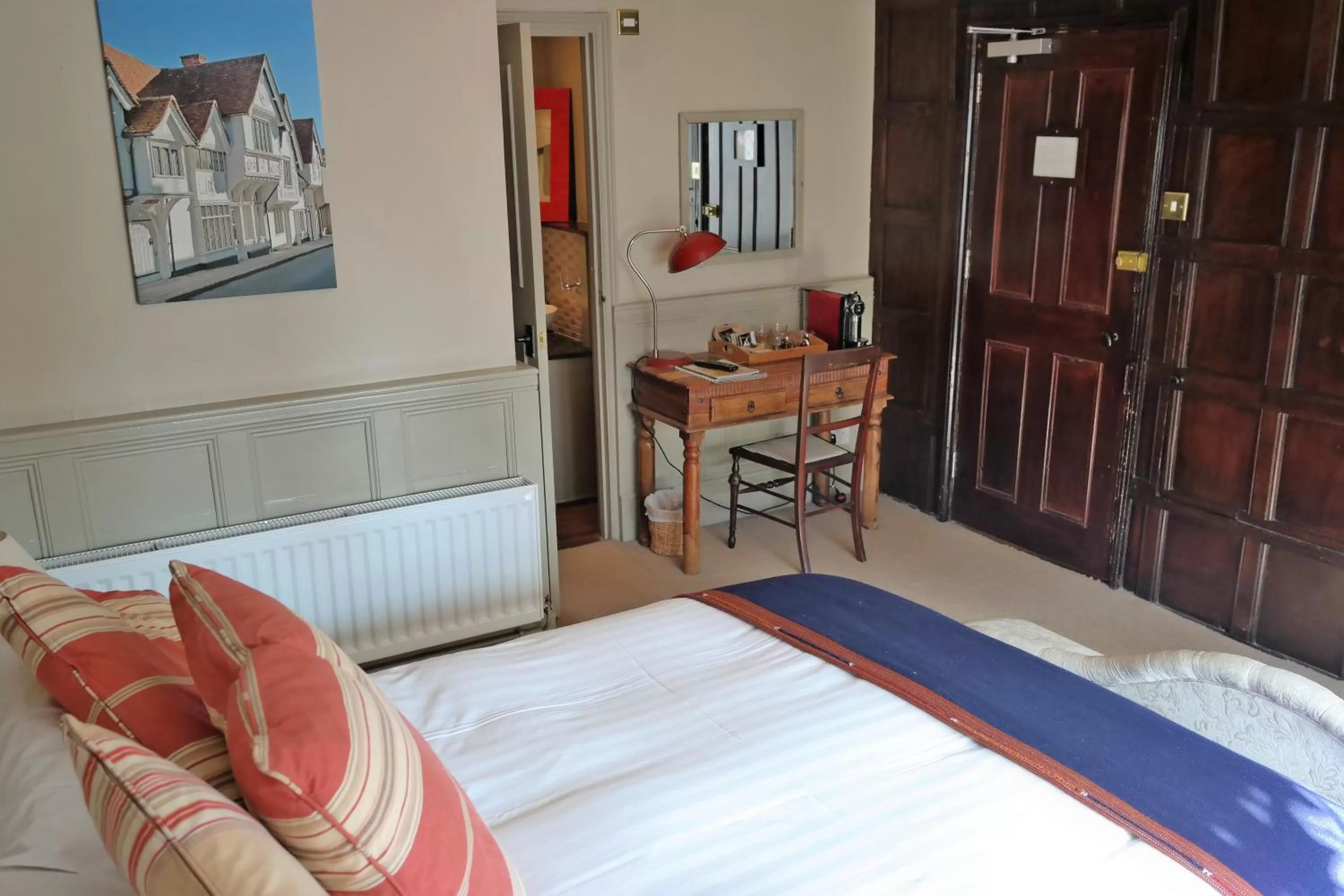 Photo of the whole room, Bed in The Cross Keys