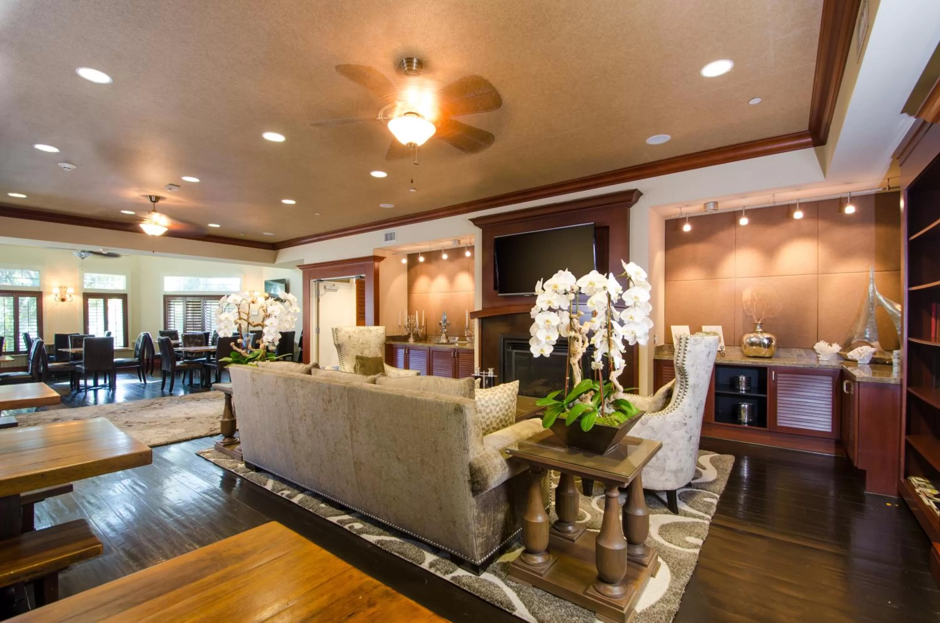 Communal lounge/ TV room in West Inn & Suites