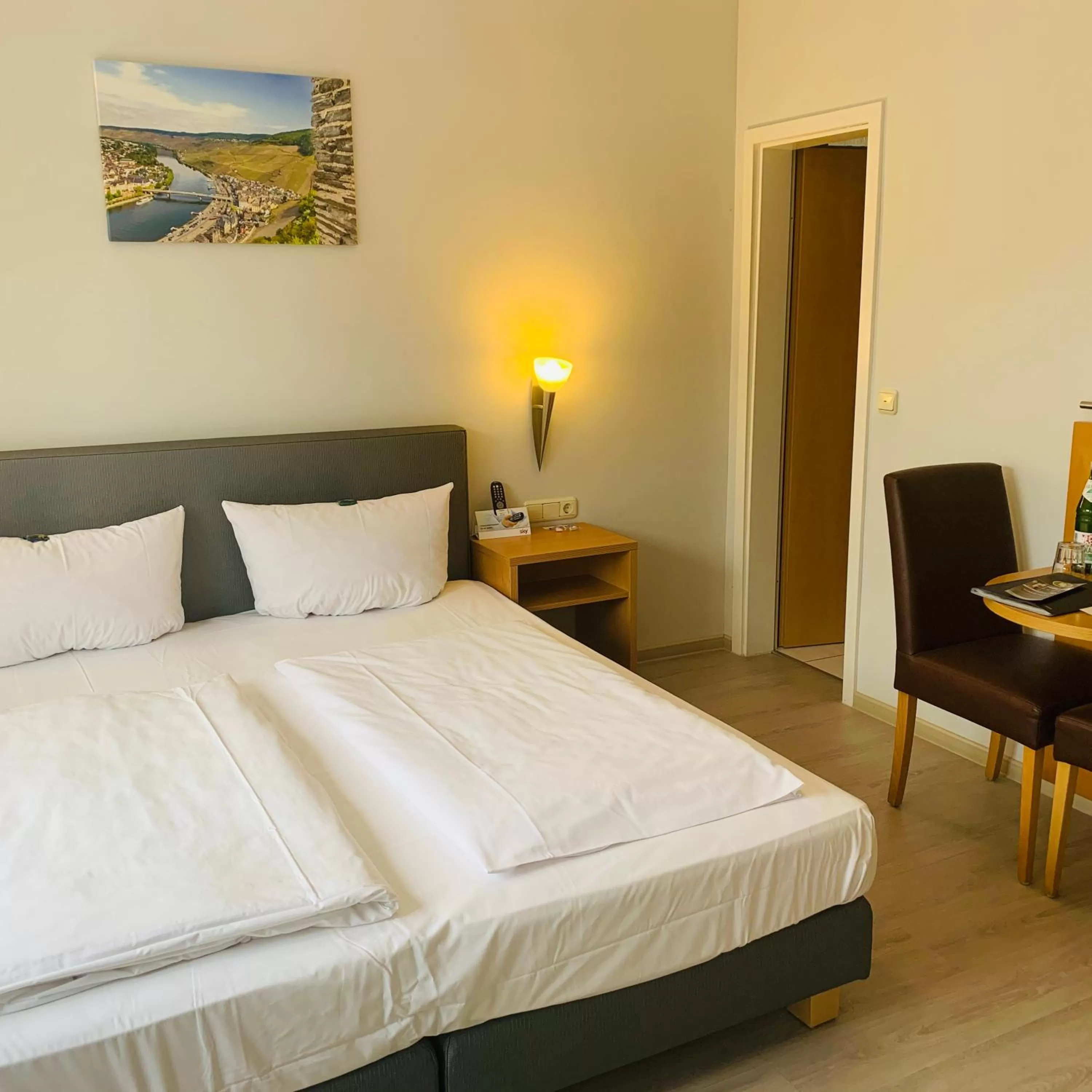 Photo of the whole room, Bed in Moselhaus Weiskopf