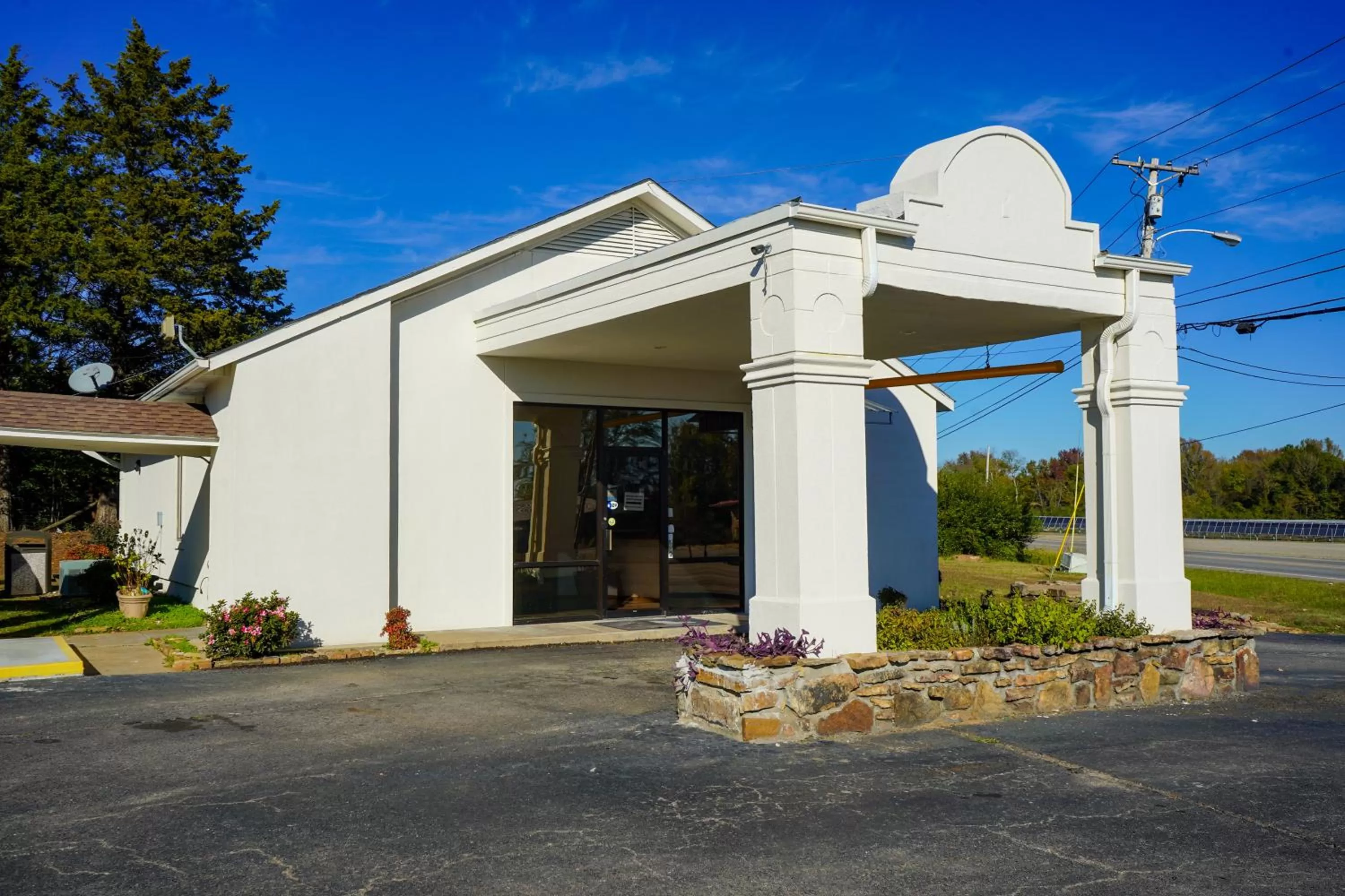 Property building in Sunset Inn Clarksville