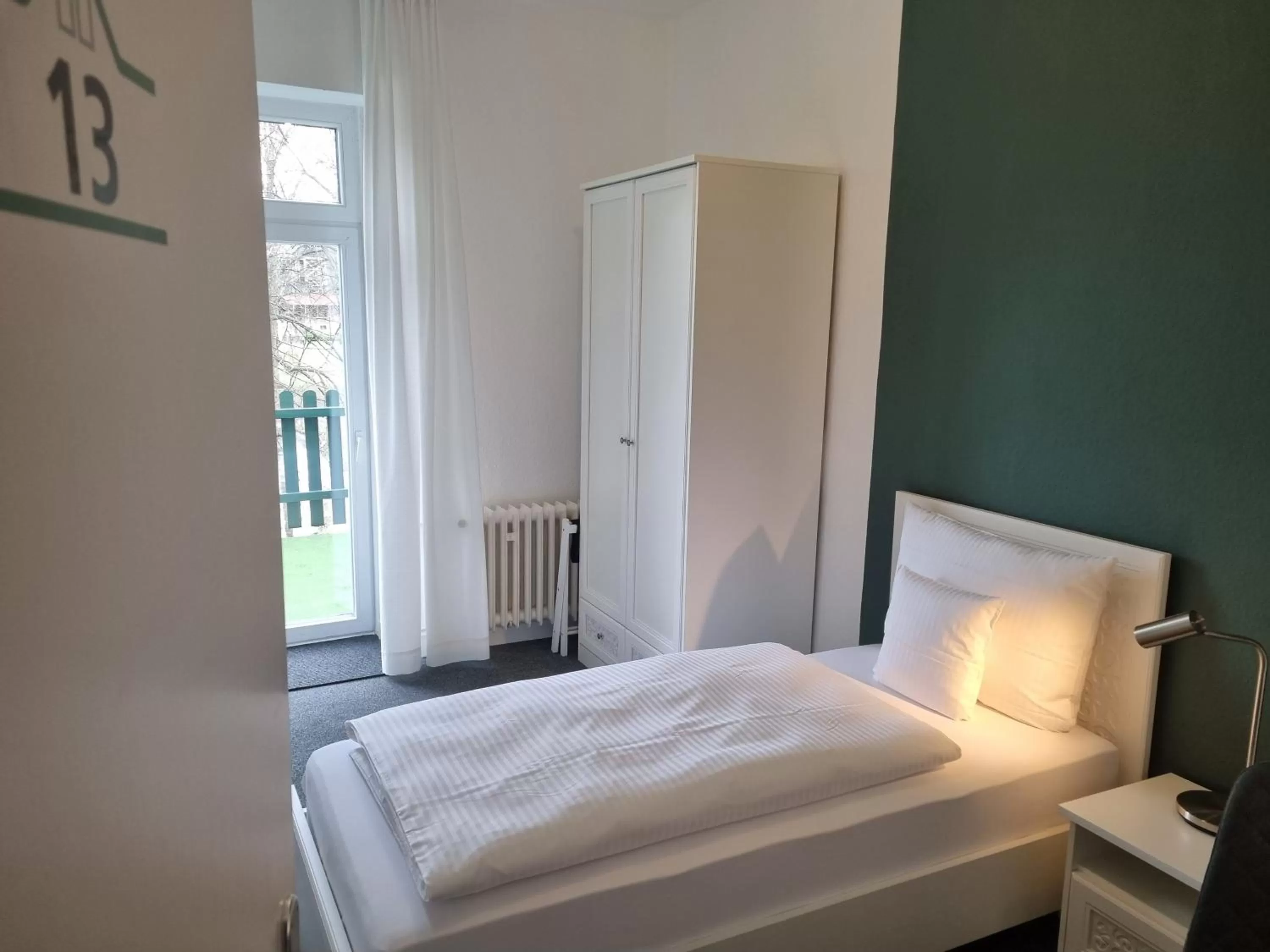 Photo of the whole room, Bed in Parkhotel Am Schwanenteich