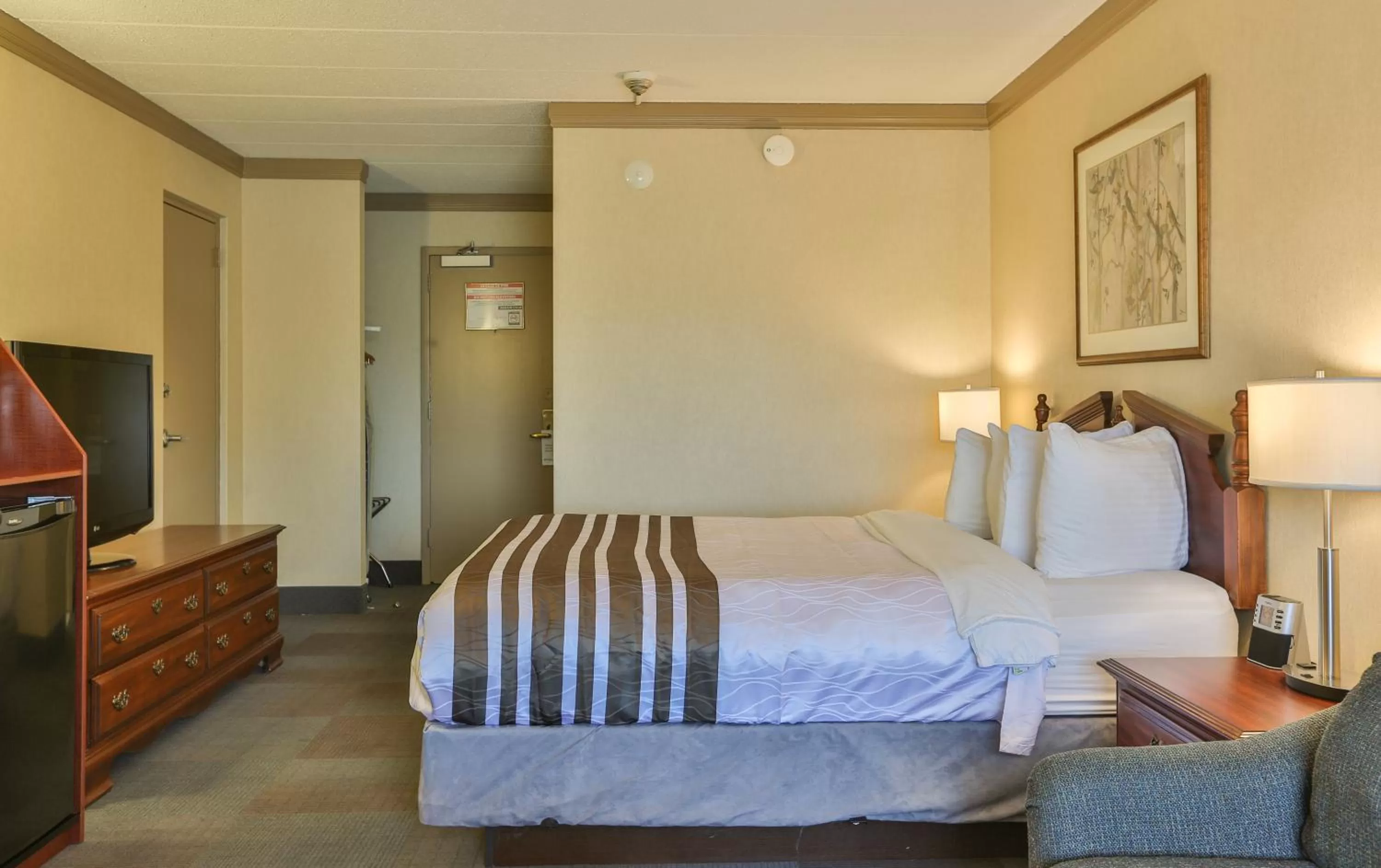 Bed in Best Western Brantford Hotel and Conference Centre