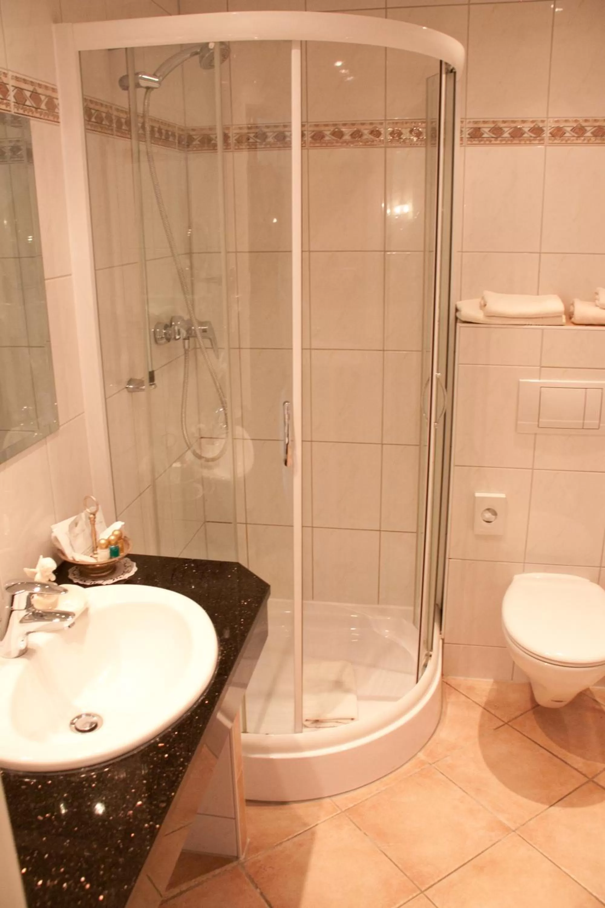 Shower in Hotel Don Giovanni