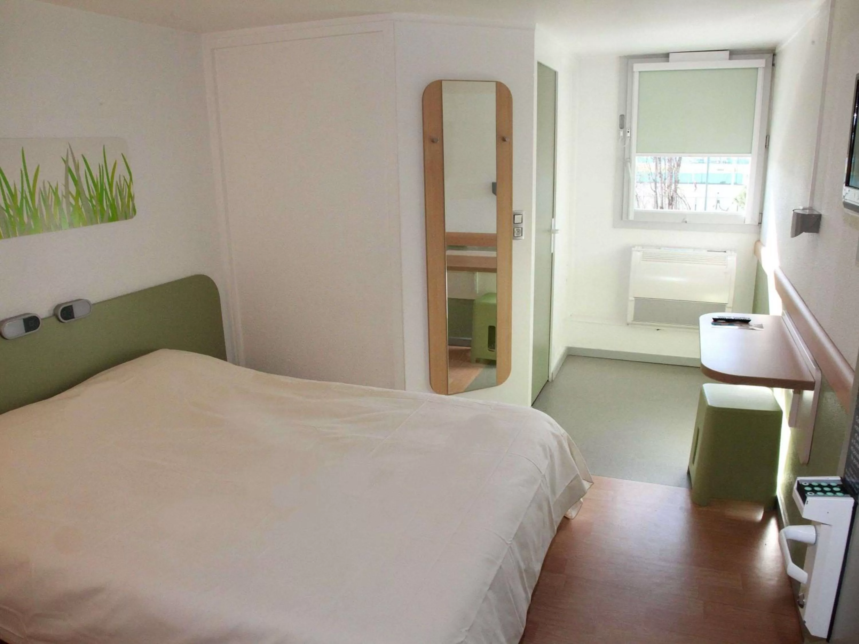 Photo of the whole room, Bed in Hotel Ibis Budget Nice Palais Nikaia