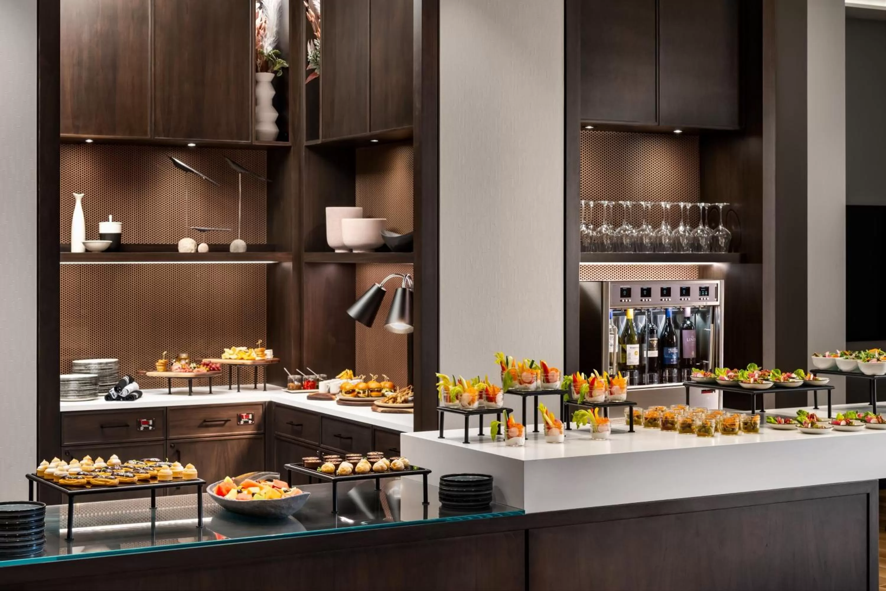 Lounge or bar in Sheraton Gateway Hotel in Toronto International Airport