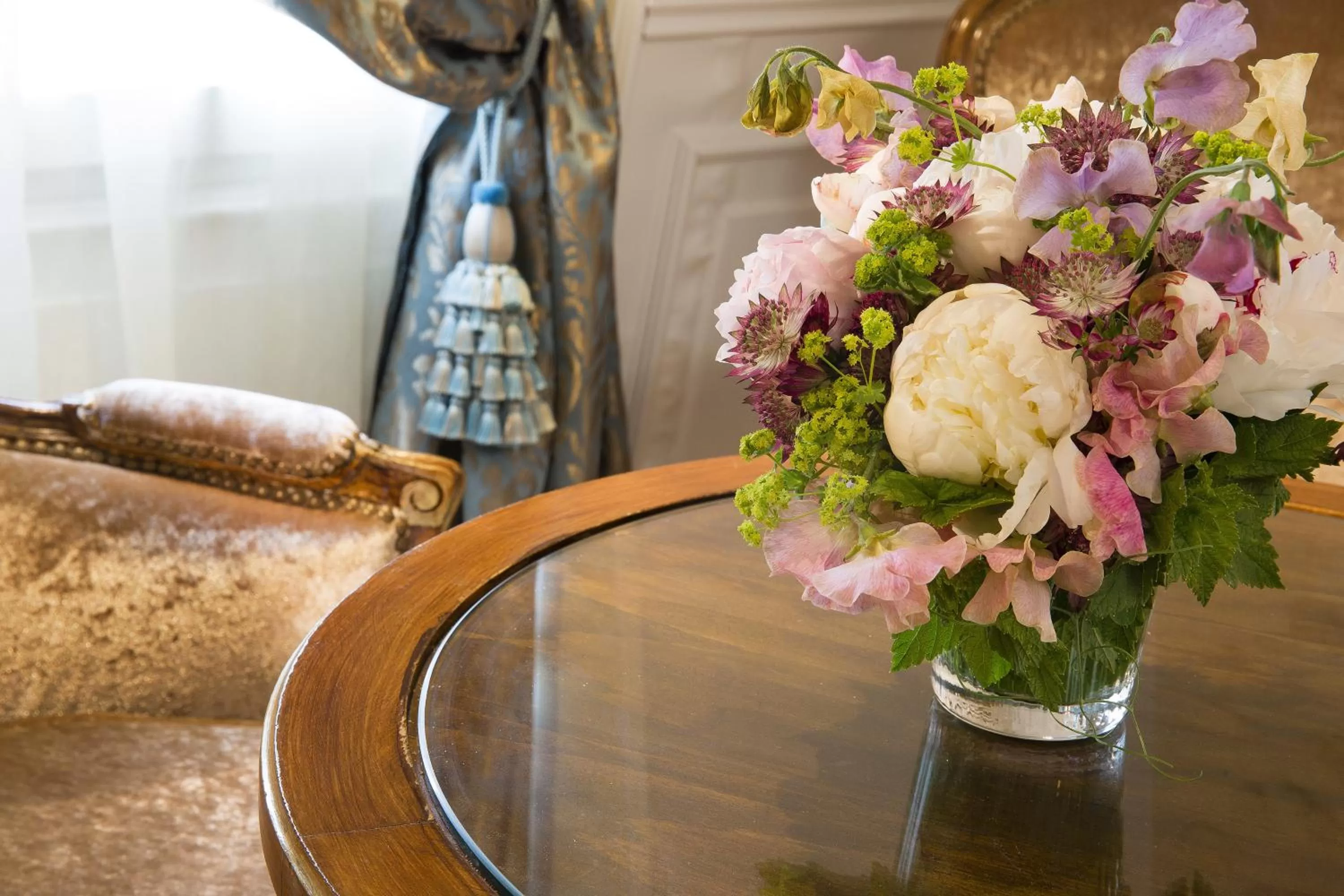 Decorative detail in Académie Hôtel Saint Germain