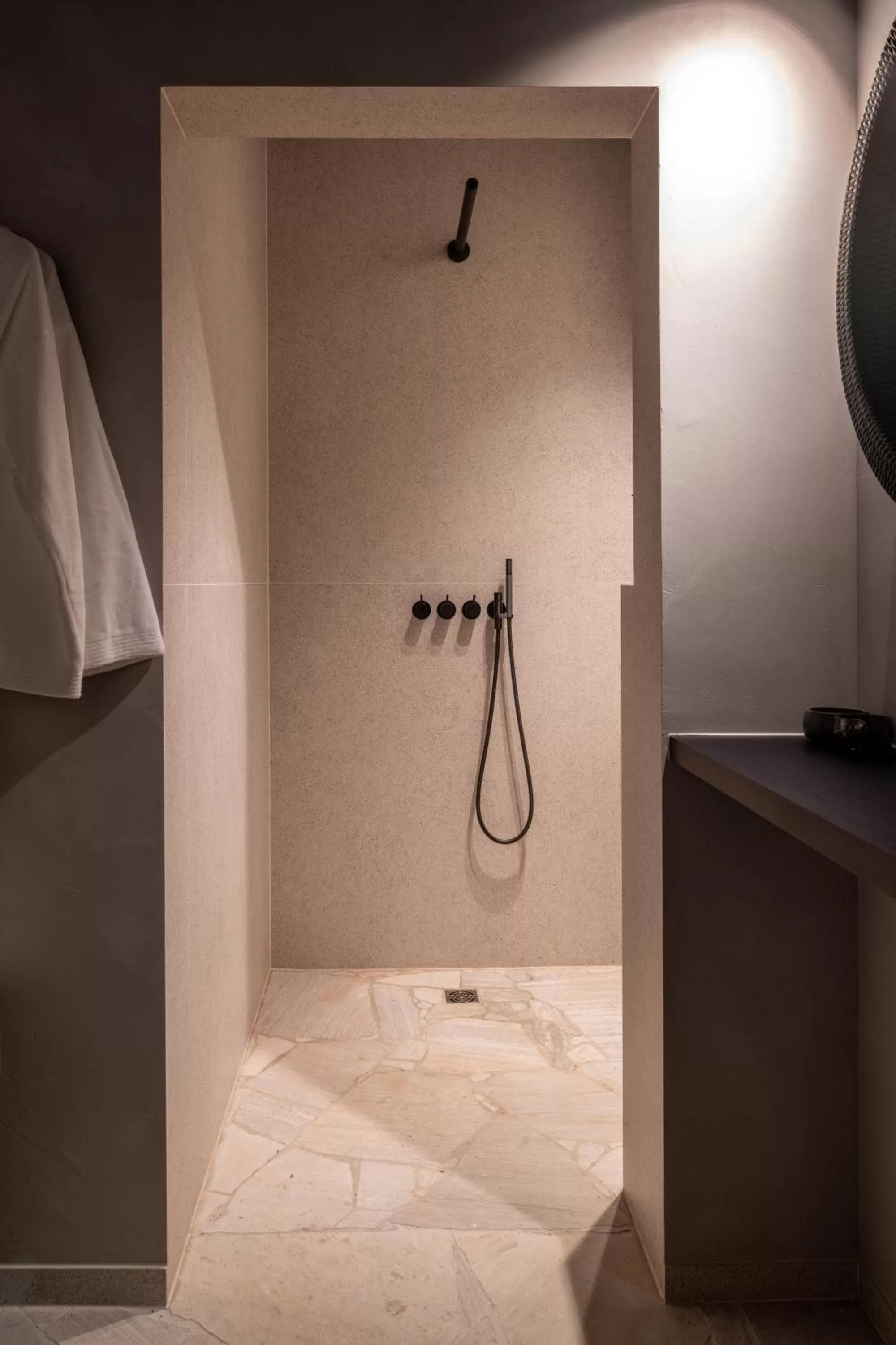 Shower, Bed in B&B Herenhuis