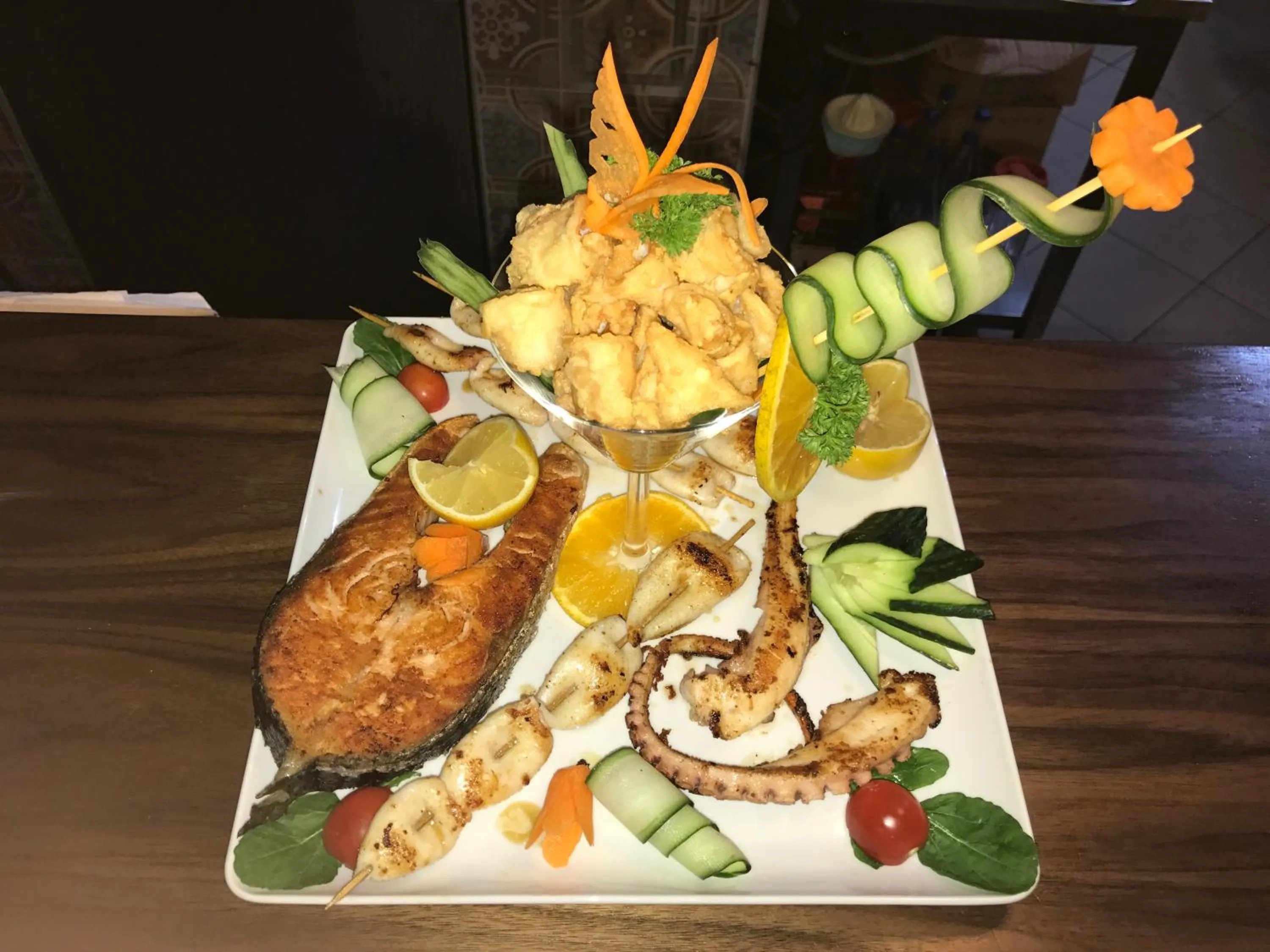 Hotel Aristocrat & Fish Restaurant