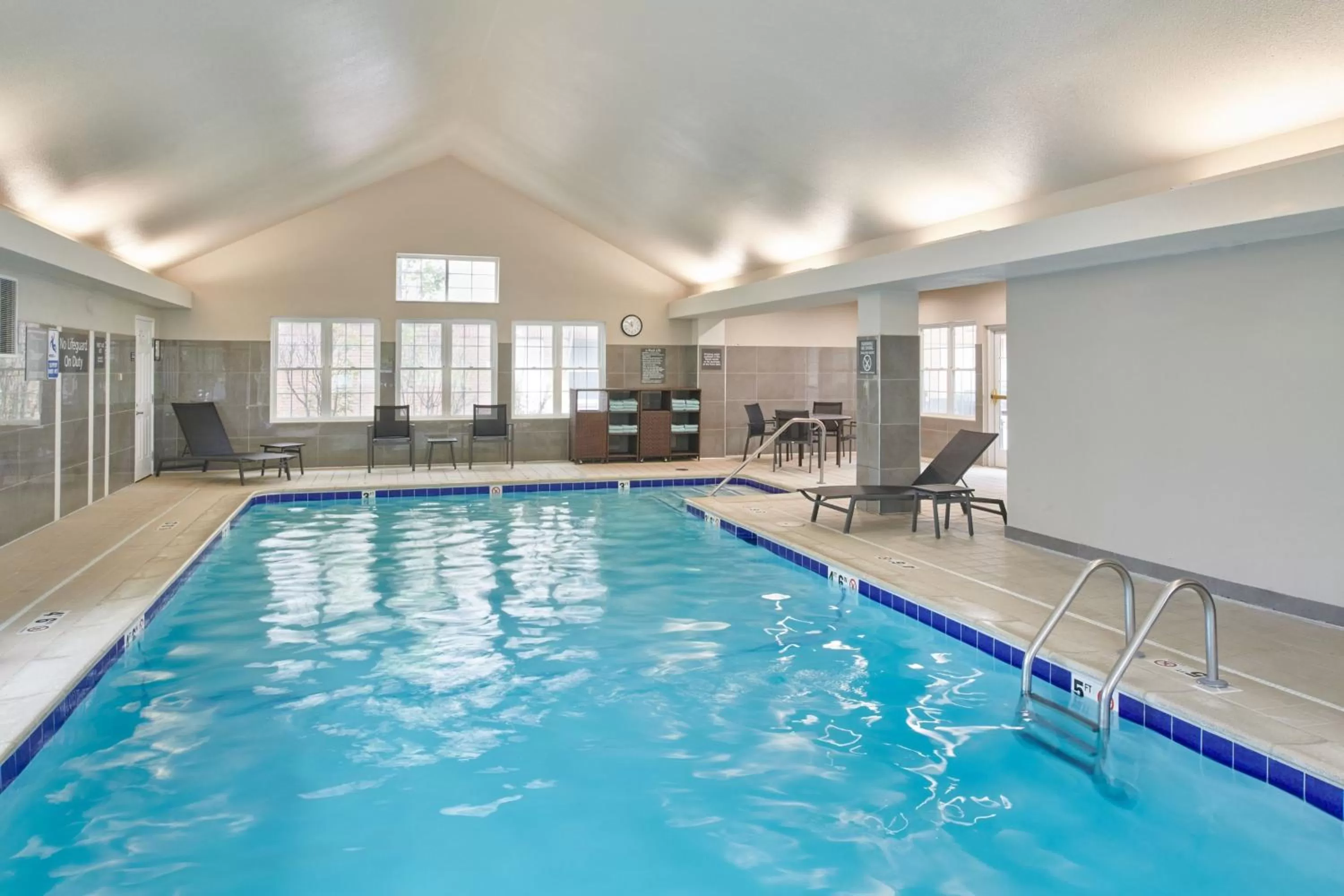Swimming pool in Residence Inn by Marriott Detroit / Novi