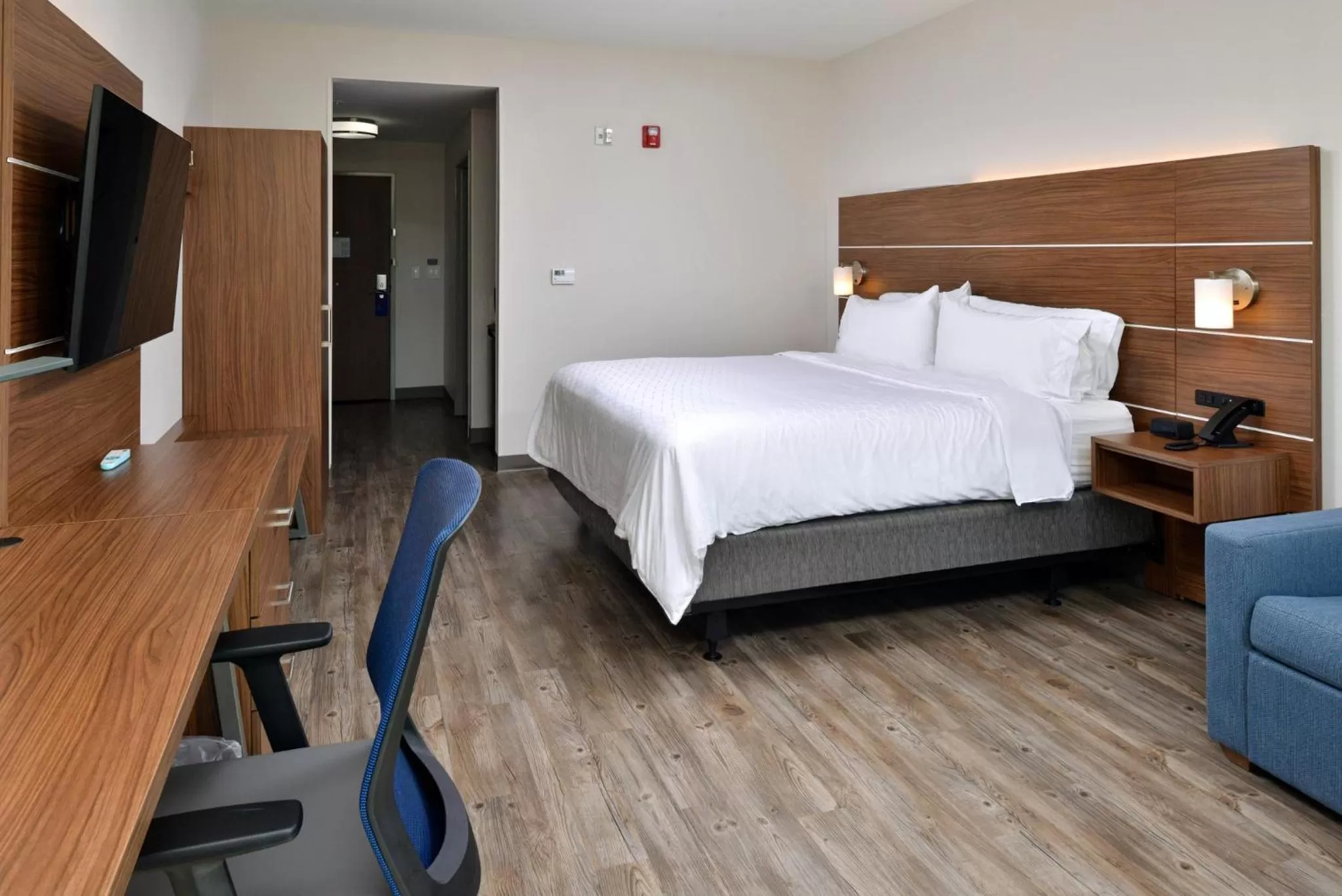 Photo of the whole room, Bed in Holiday Inn Express Orlando - South Park by IHG
