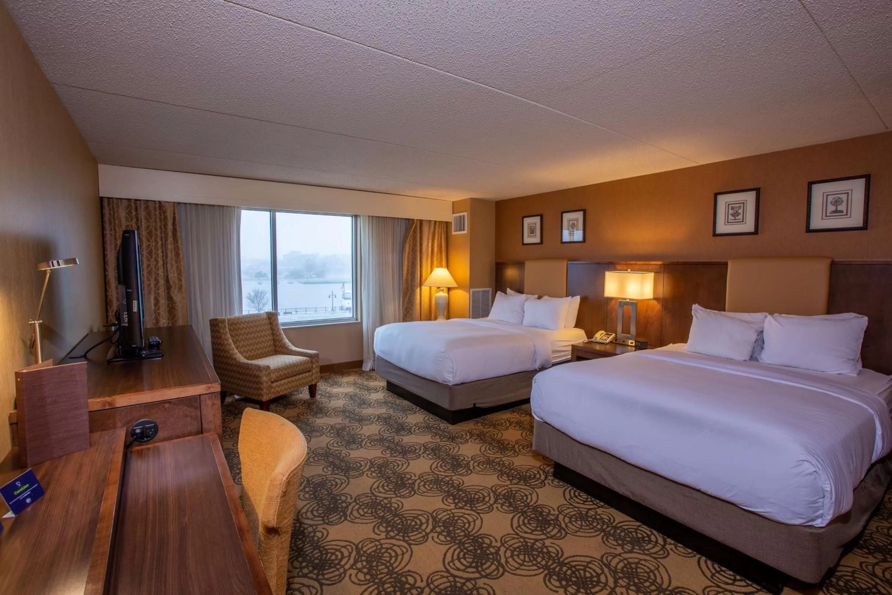 Bedroom, Bed in DoubleTree by Hilton Bay City - Riverfront