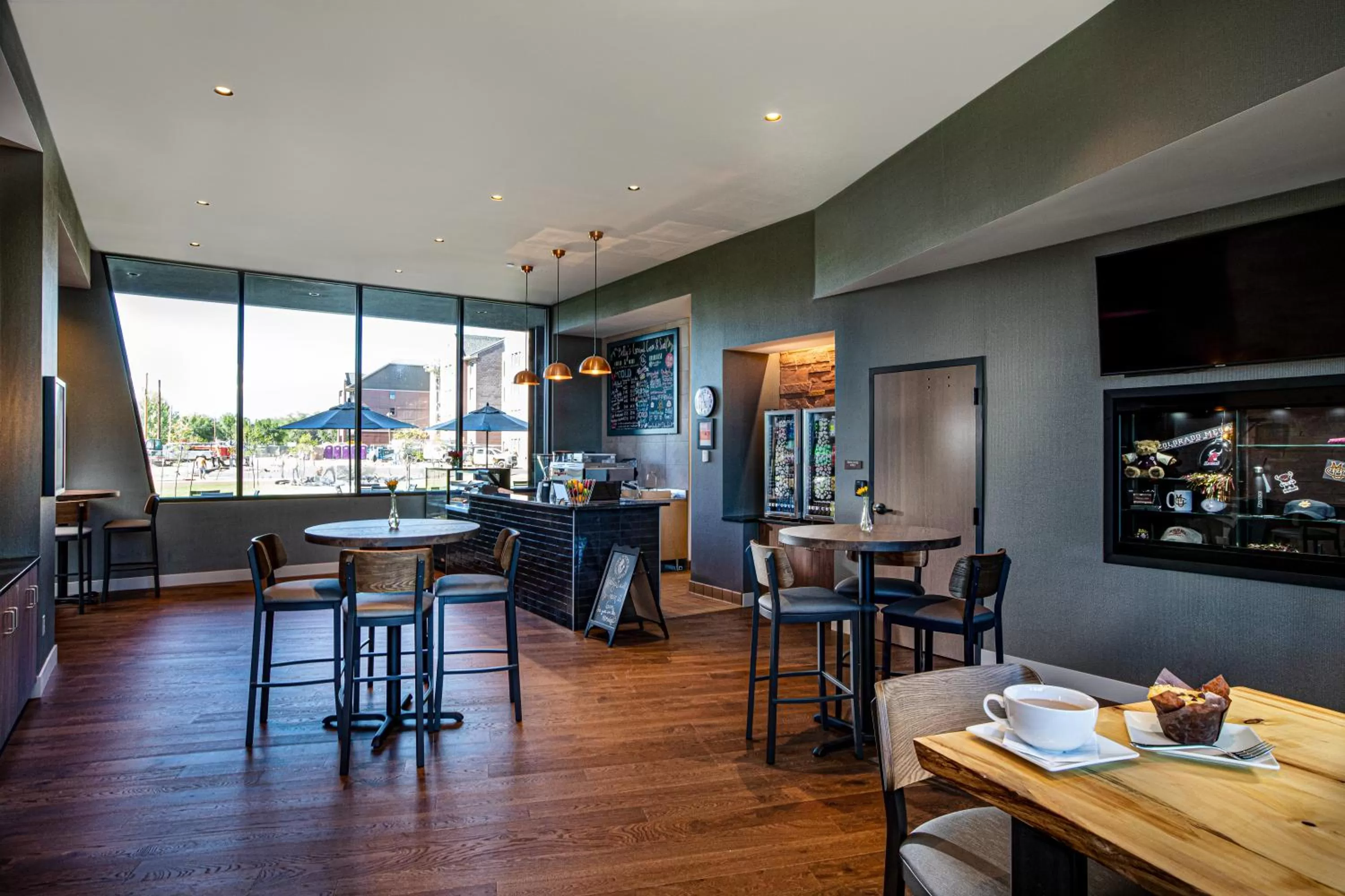 Restaurant/places to eat in Hotel Maverick