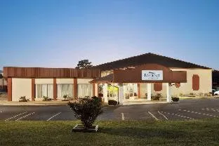 Queen Room in Express Inn and Suites