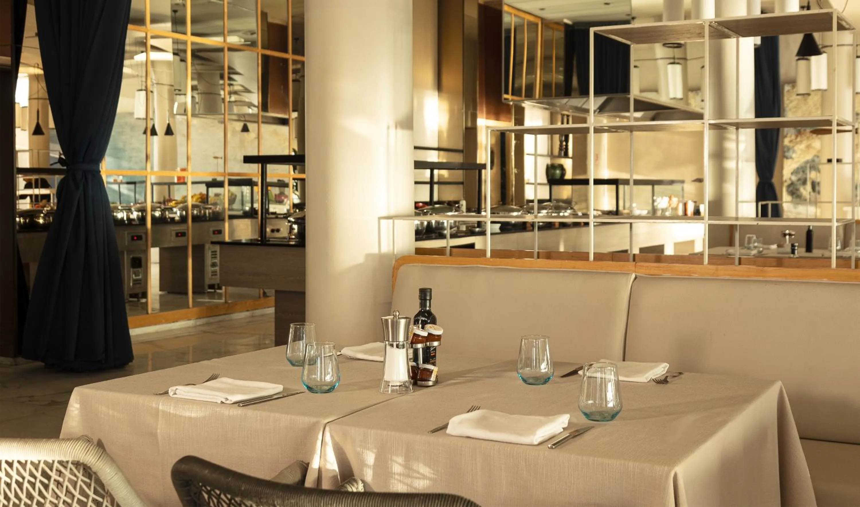 Restaurant/places to eat in Mövenpick Hotel Gammarth Tunis