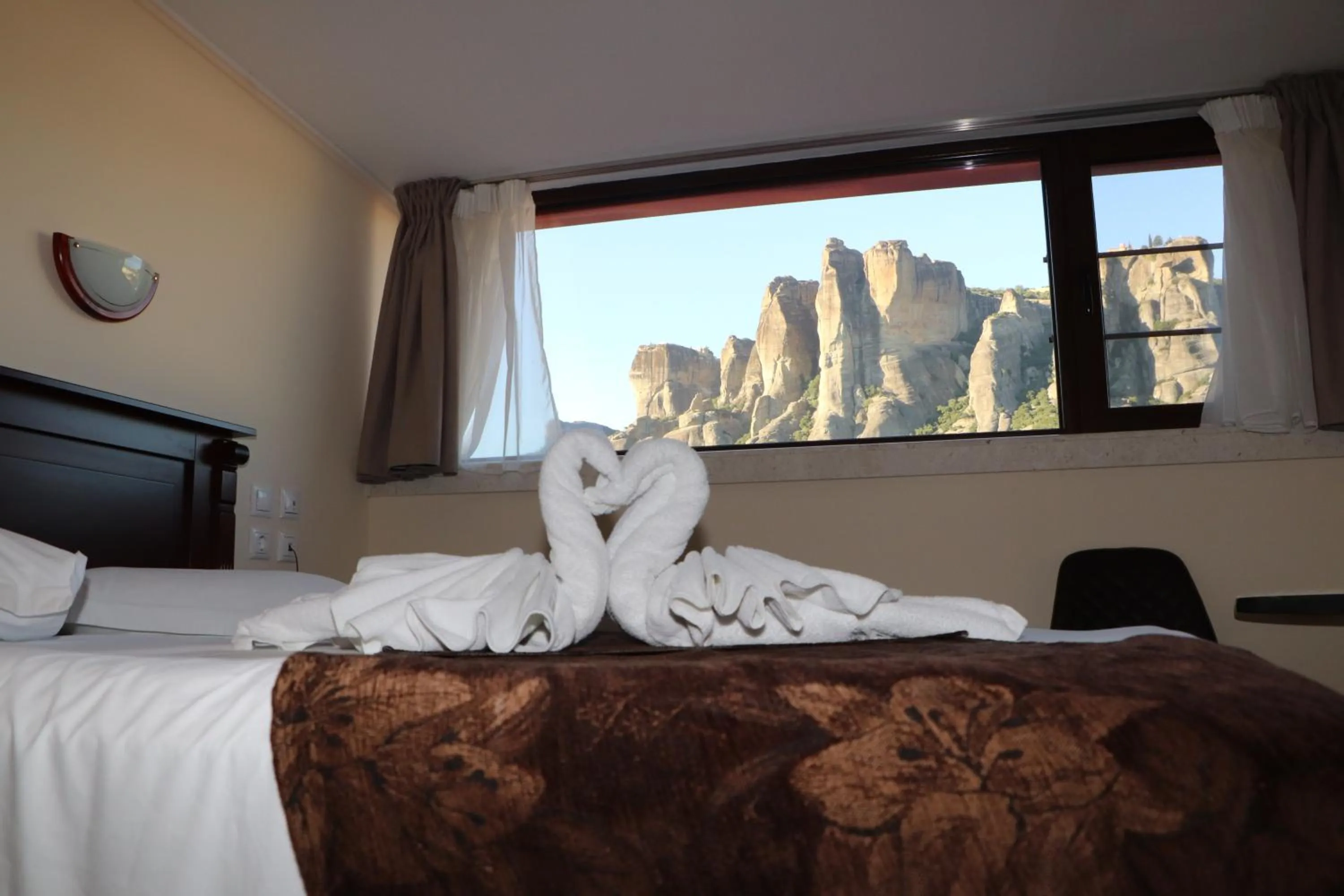 Bed in Hotel Kosta Famissi