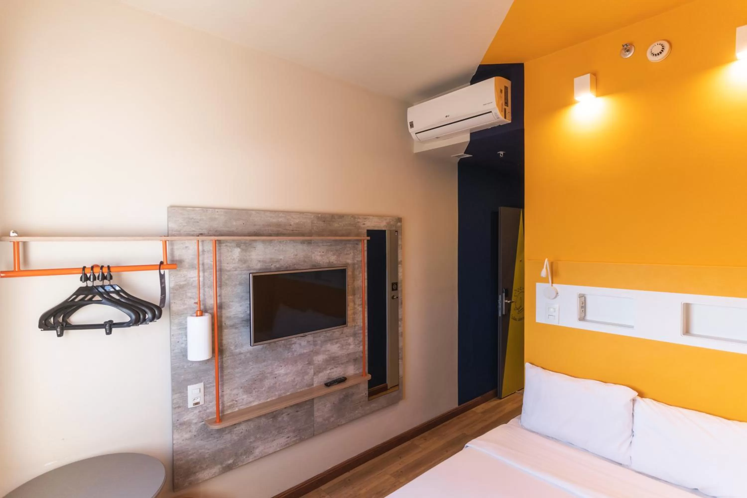 Apartment with Double Bed in Ibis Budget Lorena - Circuito da Fé