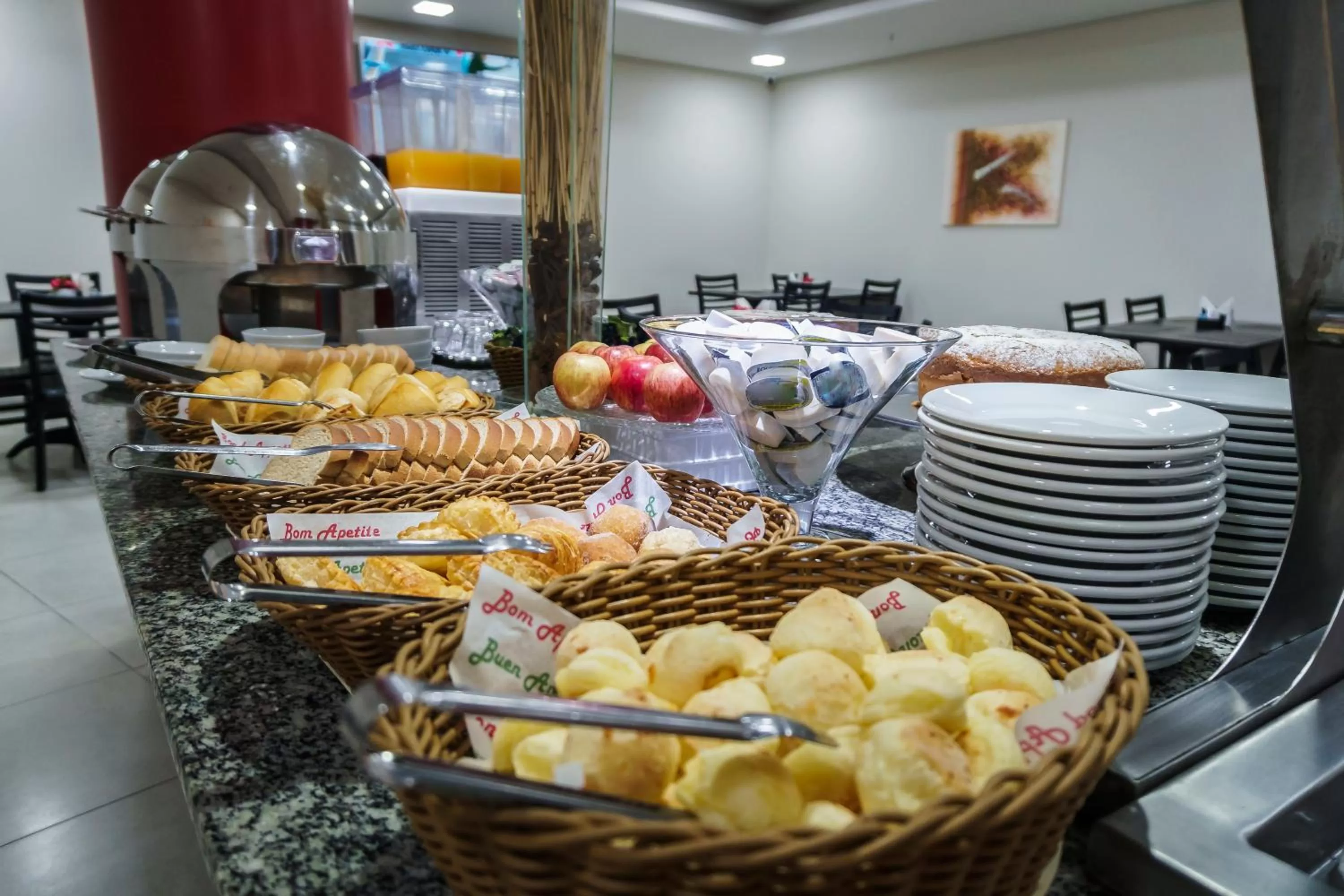 Breakfast in Hotel Nacional Inn Porto Alegre - by Nacional Inn - Próximo à Arena do Grêmio, Parque Harmonia e Réveillon na Orla do Guaíba