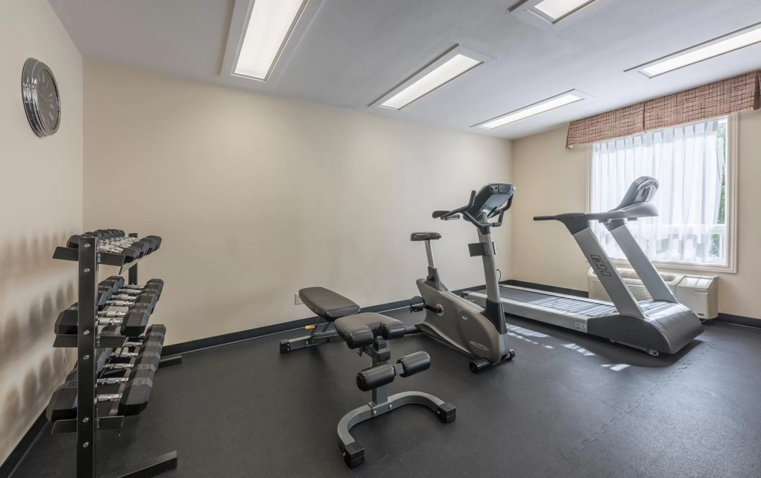 Fitness centre/facilities in Quality Inn Airport