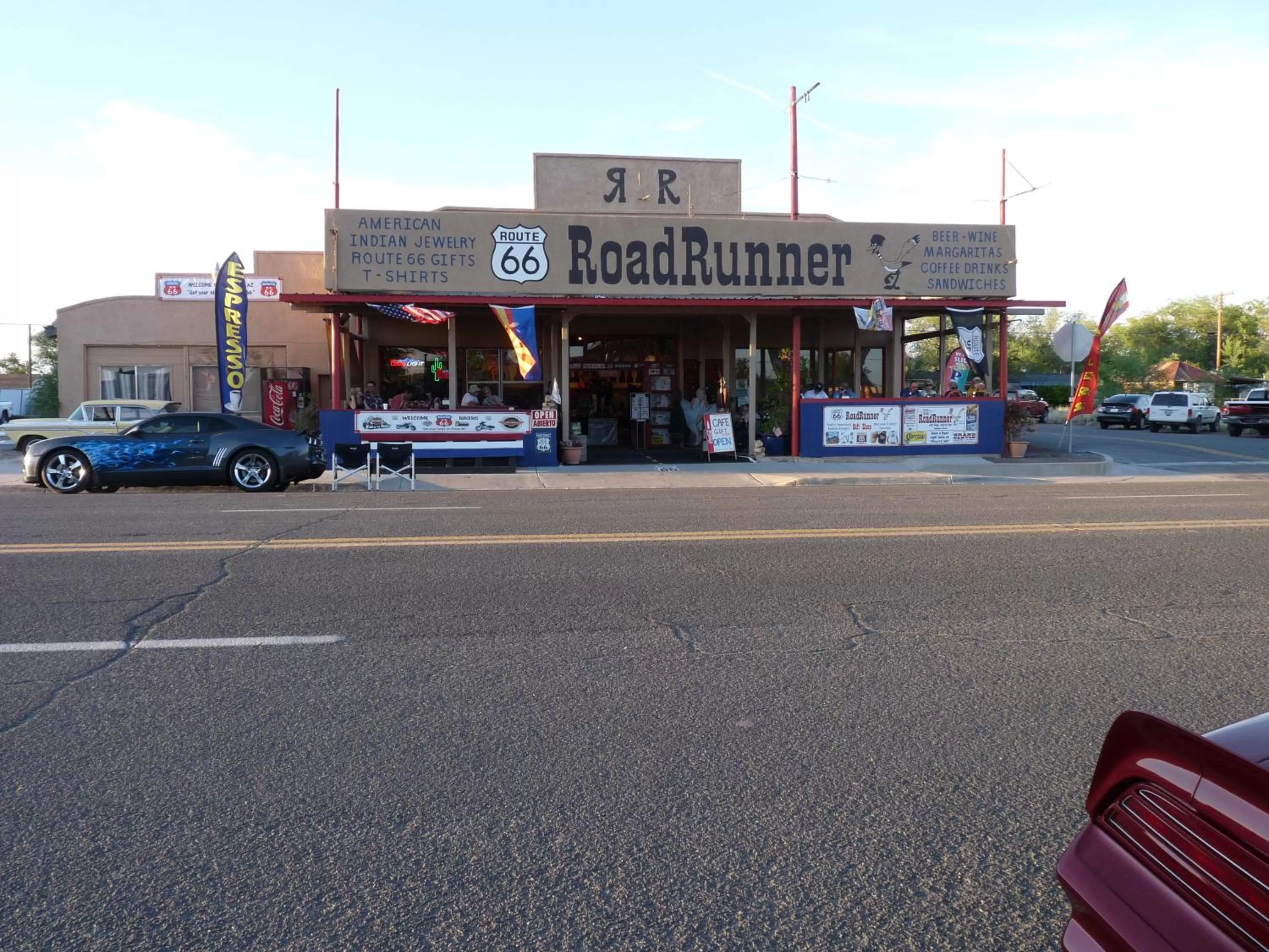 Restaurant/places to eat in Deluxe Inn