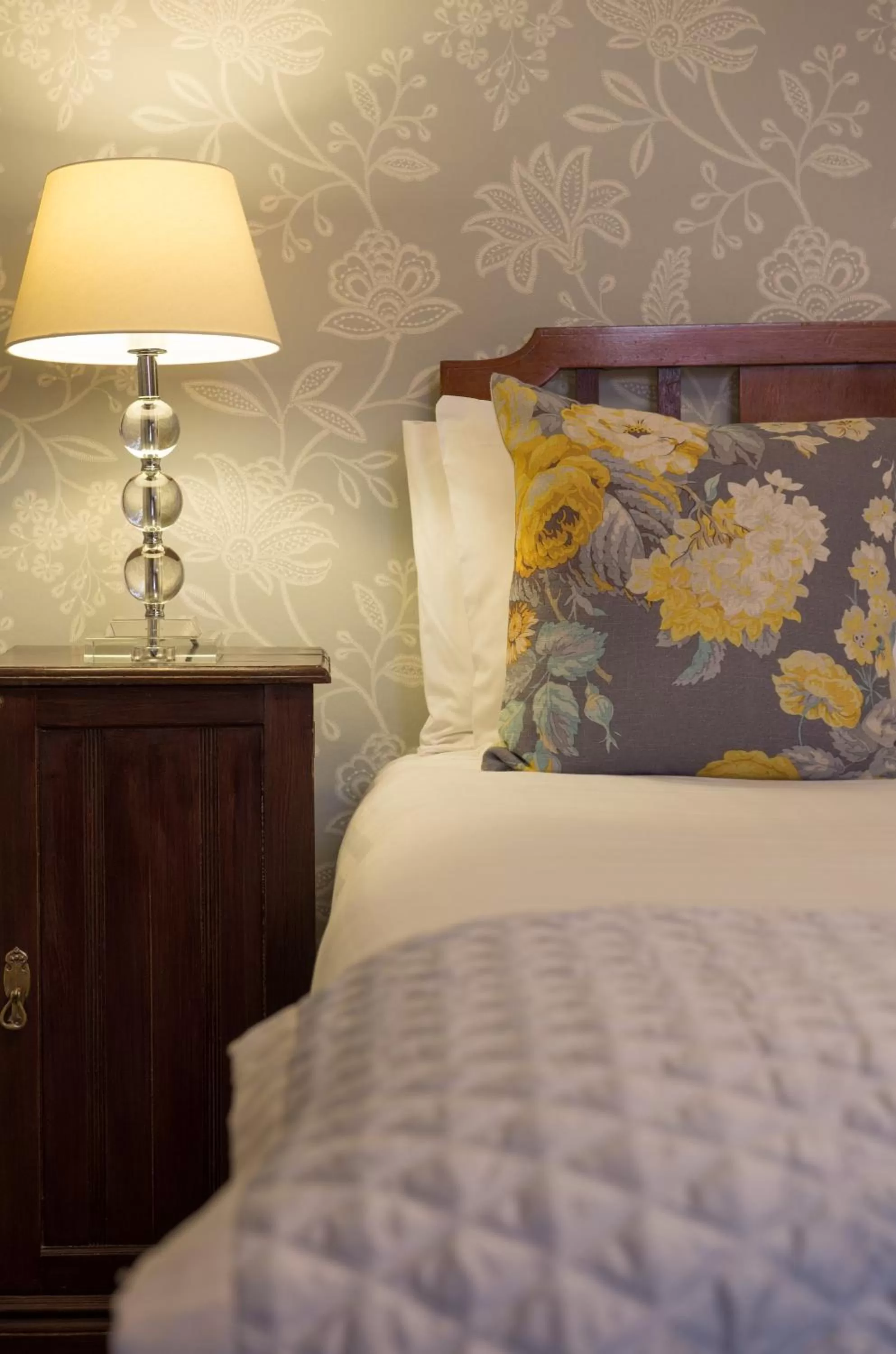 Bed in Best Western Red Lion Hotel