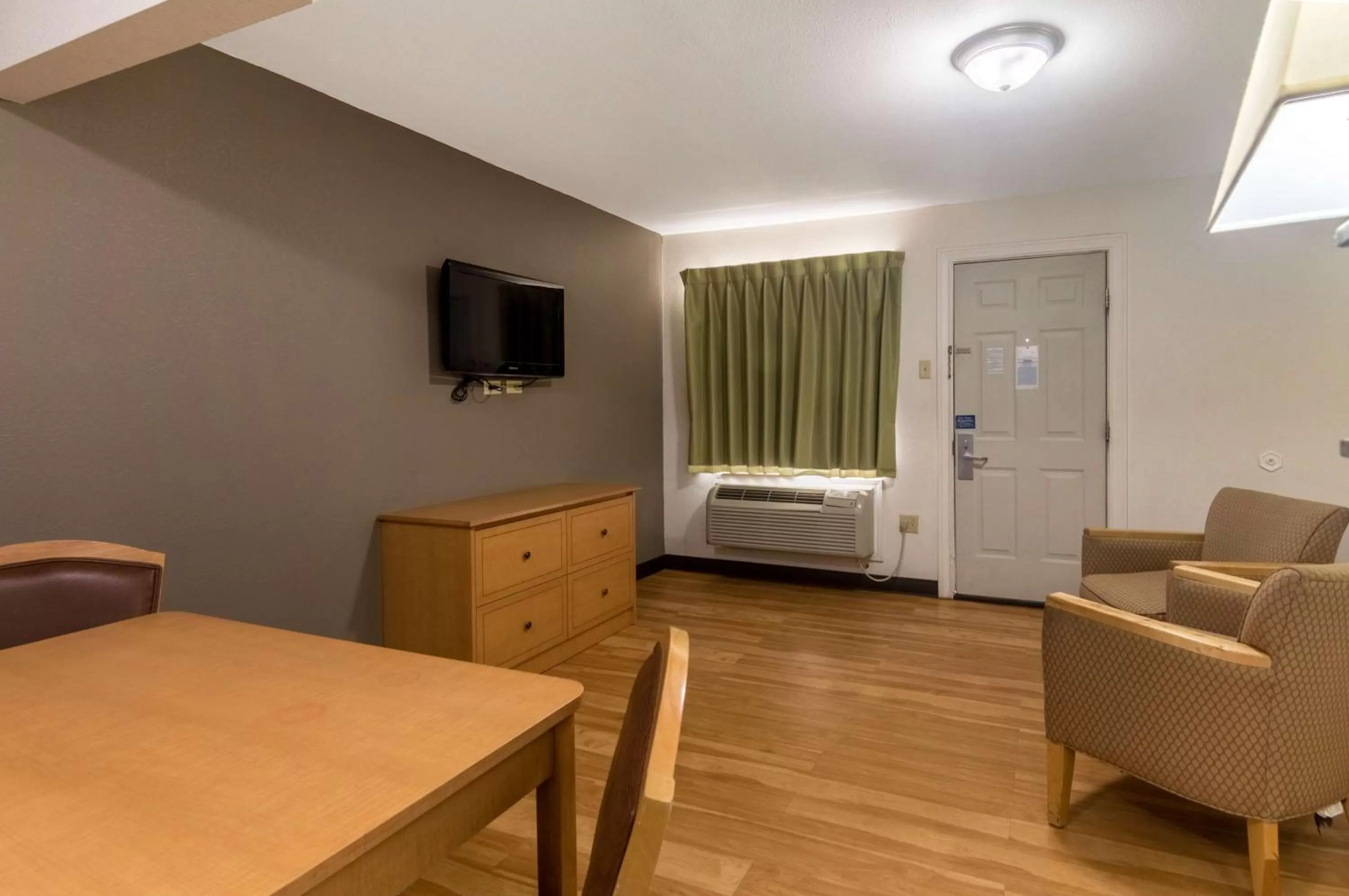 TV and multimedia, Bed in Studio 6-Lubbock, TX - Medical Center