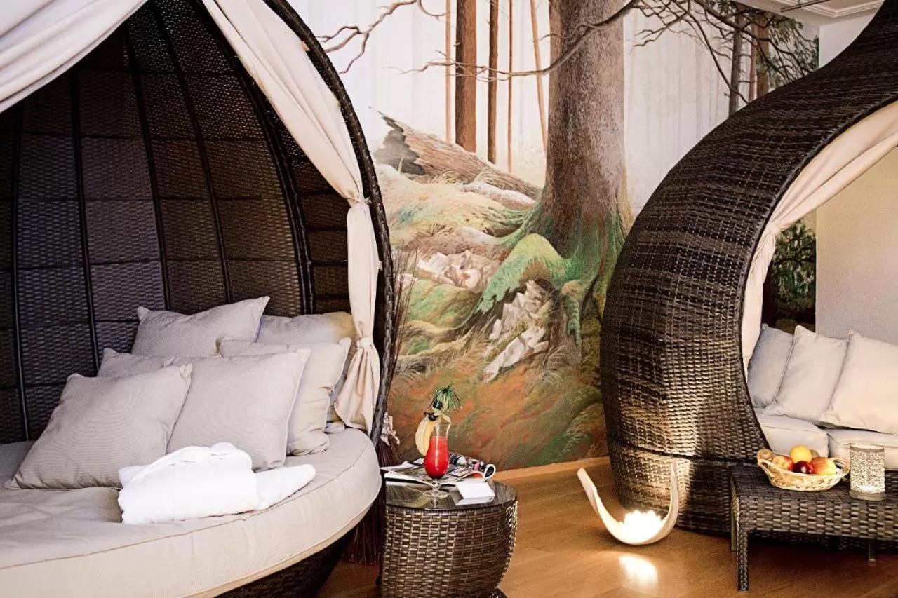 Bed in Hotel in the HEART of the Alps