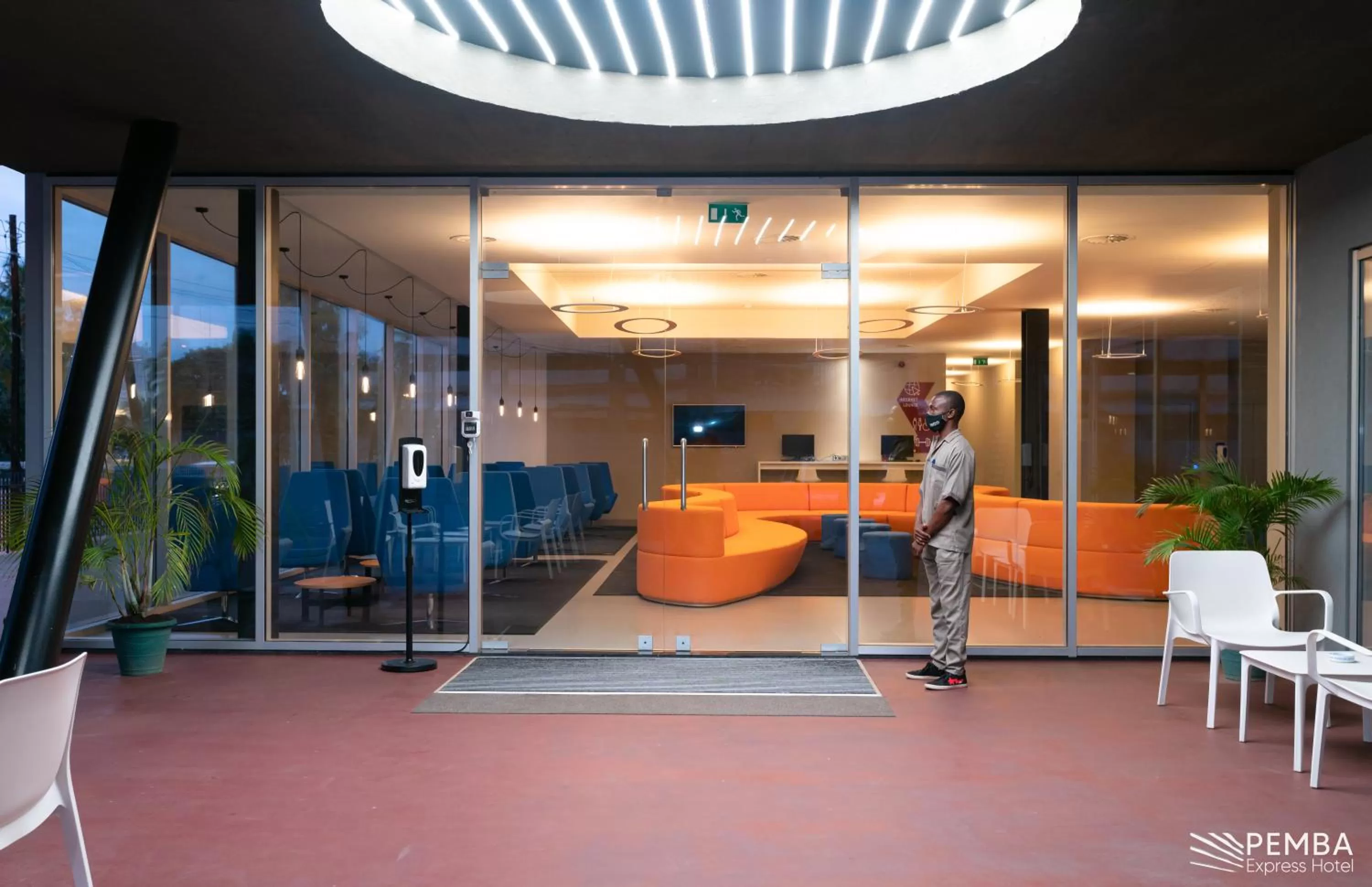 Facade/entrance in Pemba Express Hotel