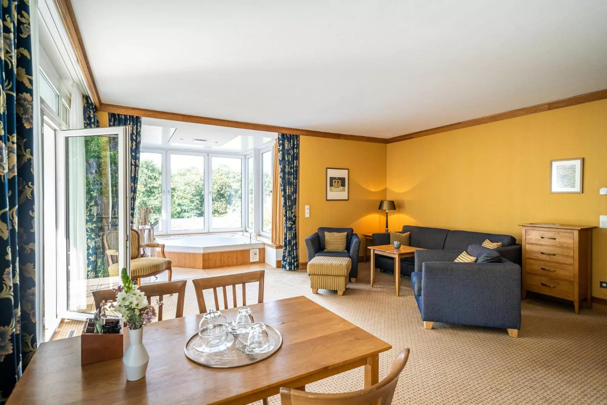 Hot Tub in Waldhotel Tannenhäuschen