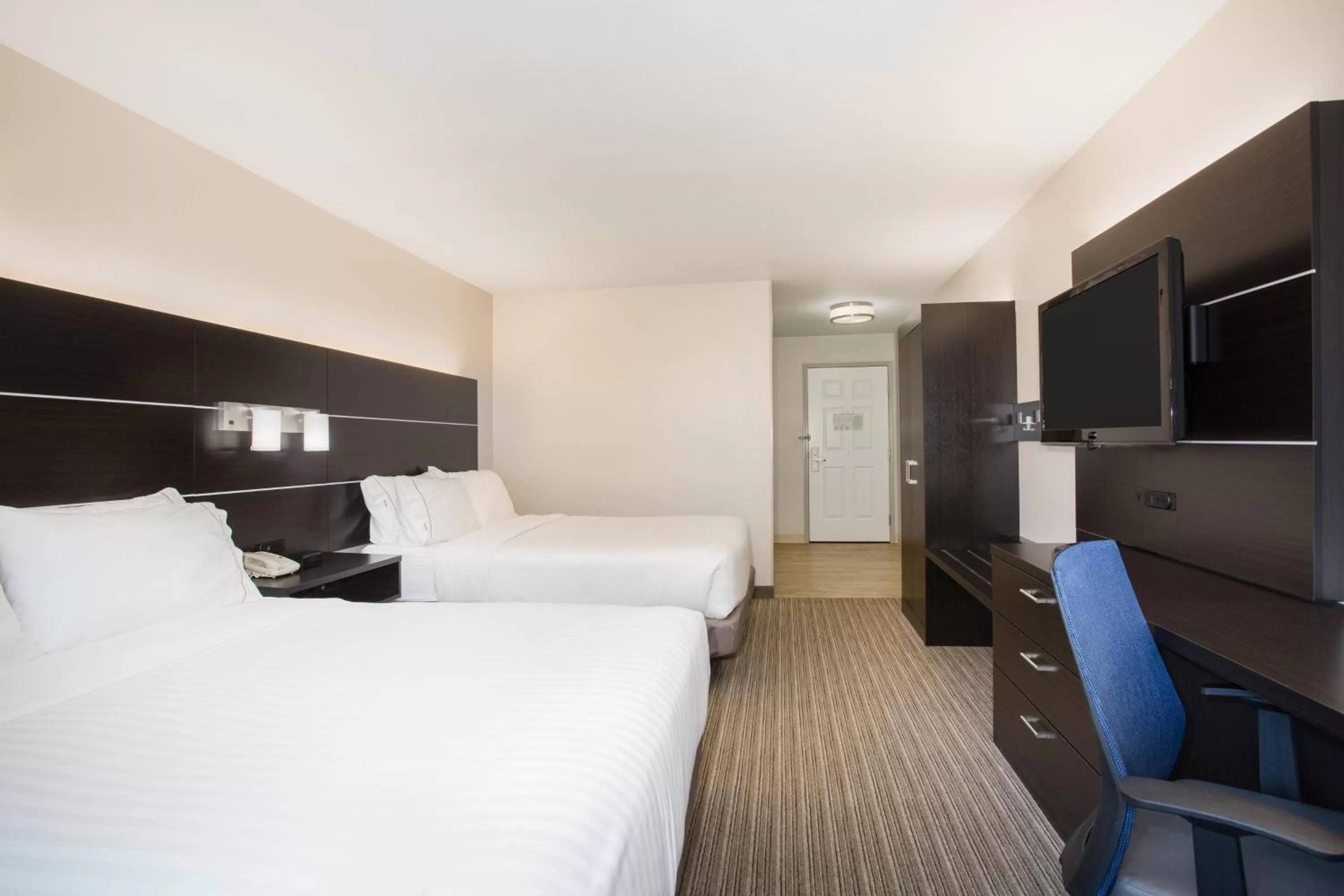 Photo of the whole room, Bed in Holiday Inn Express Hotel & Suites Fort Collins by IHG