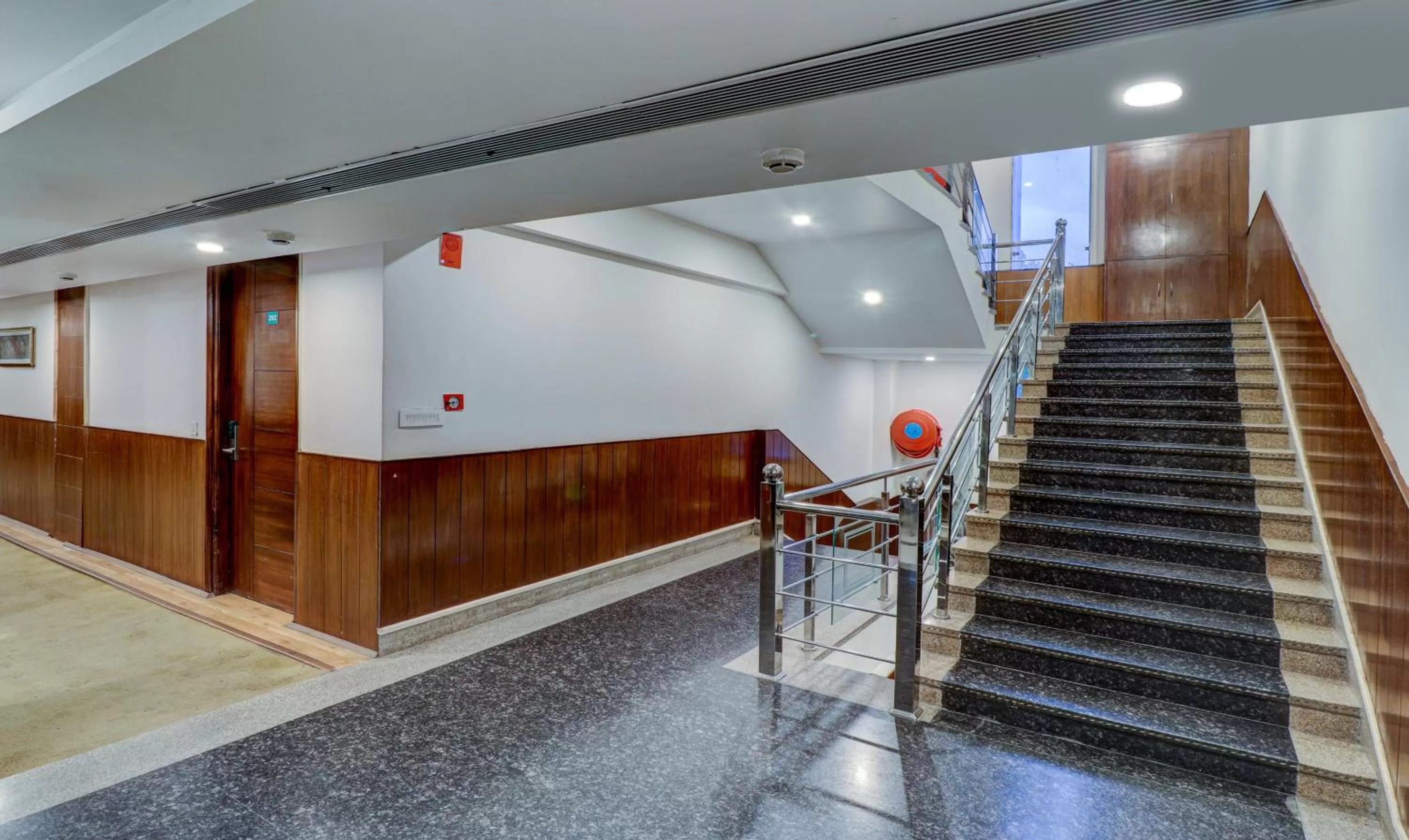 Lobby/Reception in Treebo Tryst Pearl Avenue Ring Road