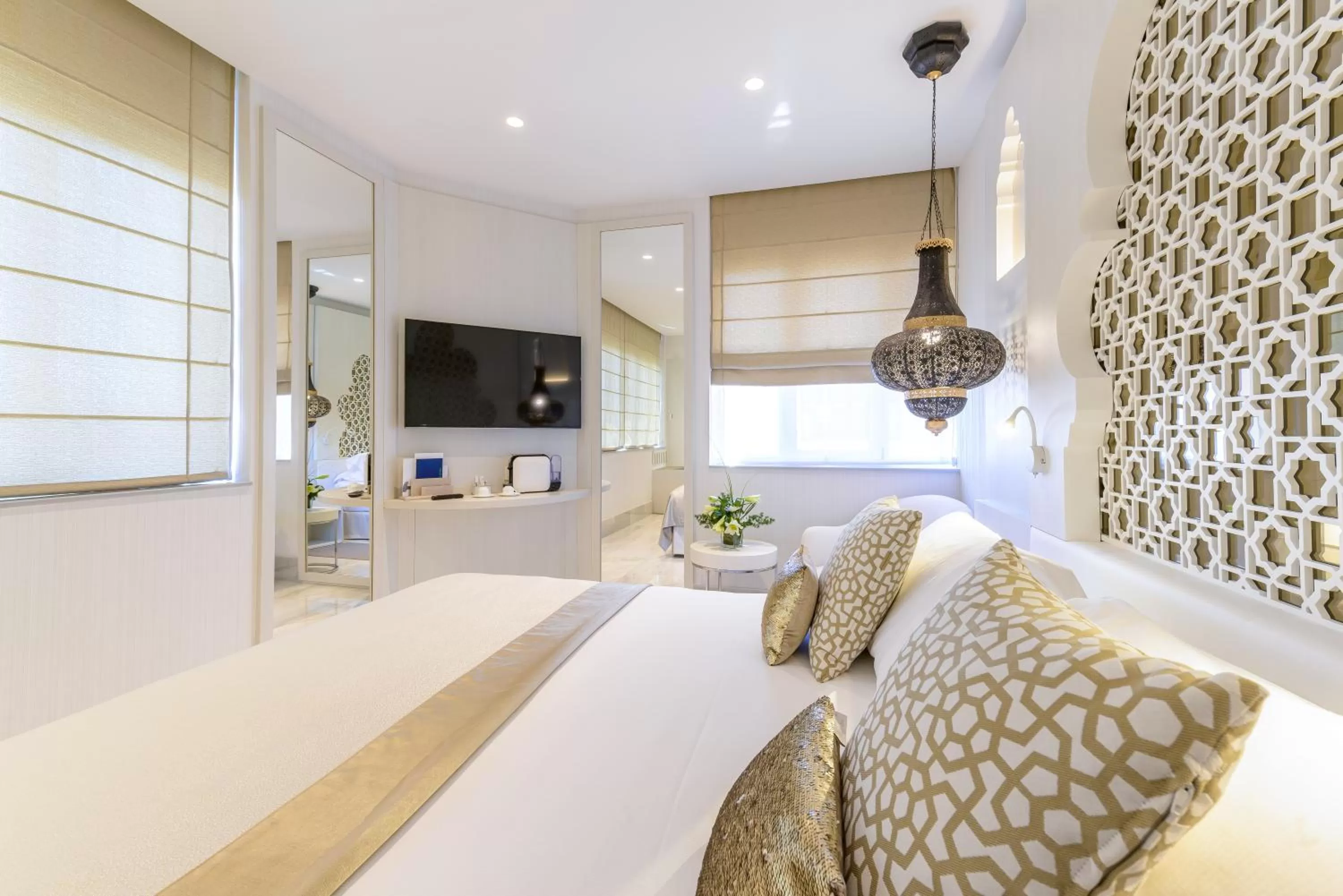 Photo of the whole room, Bed in Hotel Saray