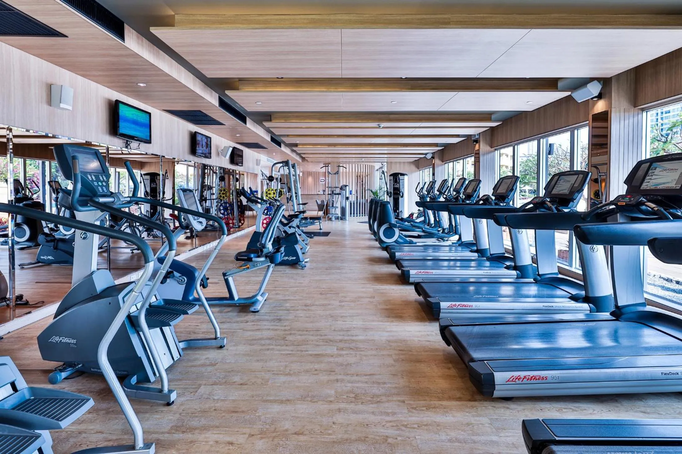 Fitness centre/facilities in Dusit Thani Pattaya