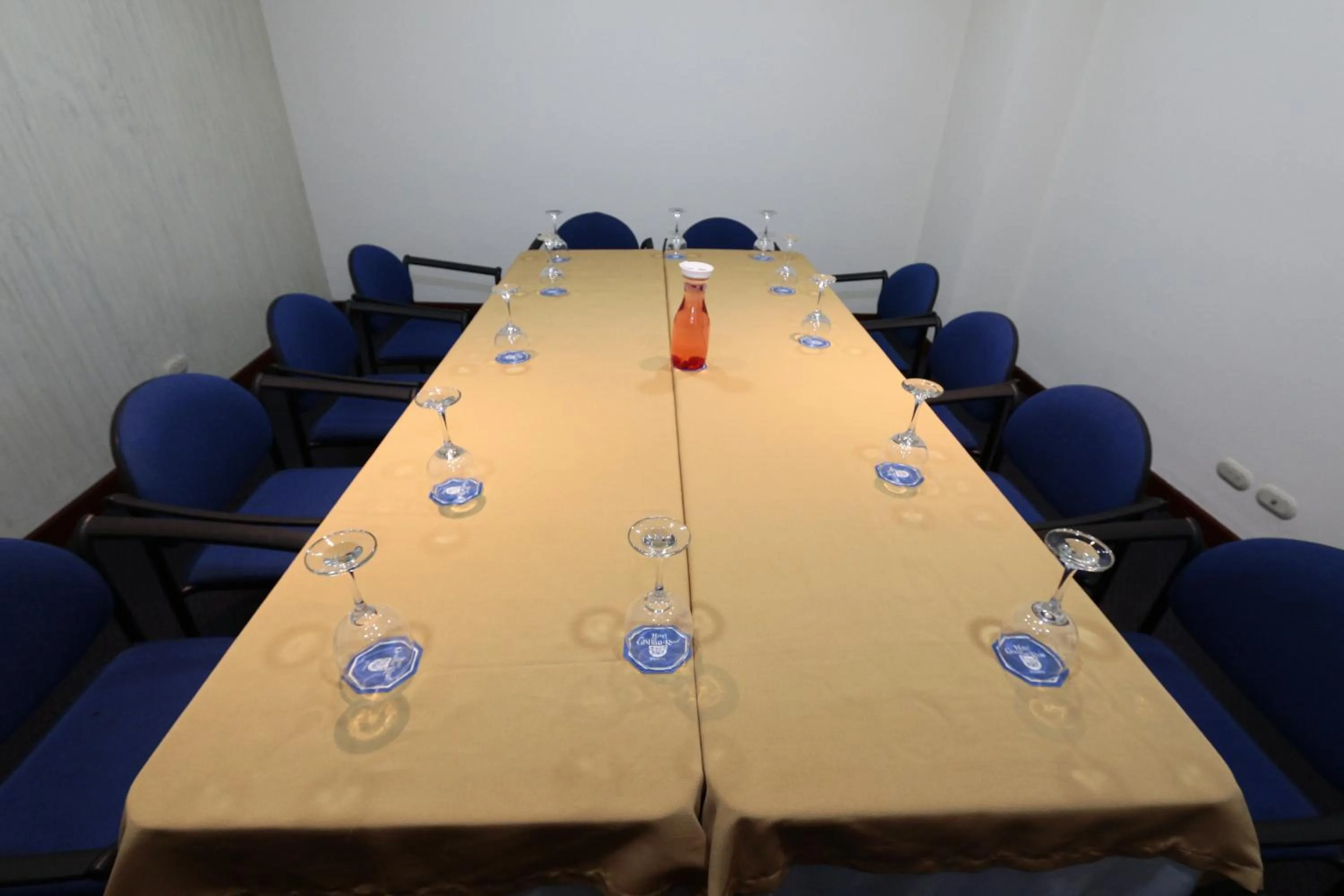 Communal lounge/ TV room in Hotel Castilla Real