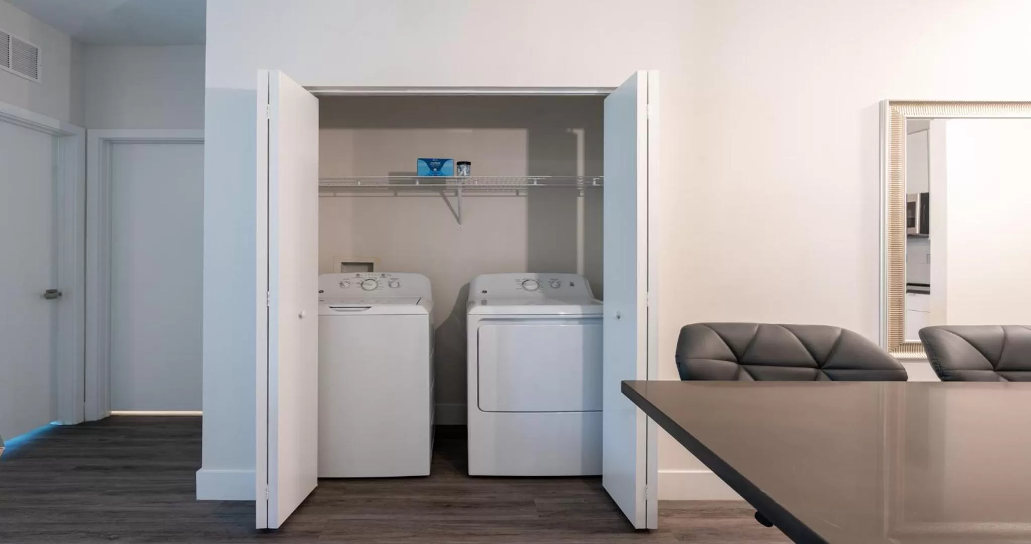 washing machine, Kitchen/Kitchenette in Westshore Apartments by Barsala