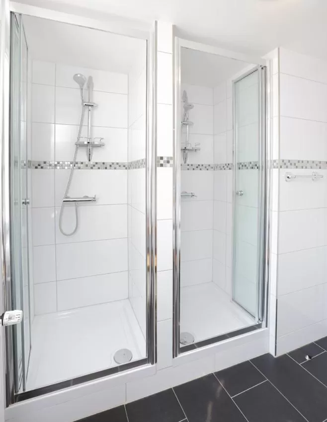 Shower, Bathroom in Pension Arkade Heilbronn