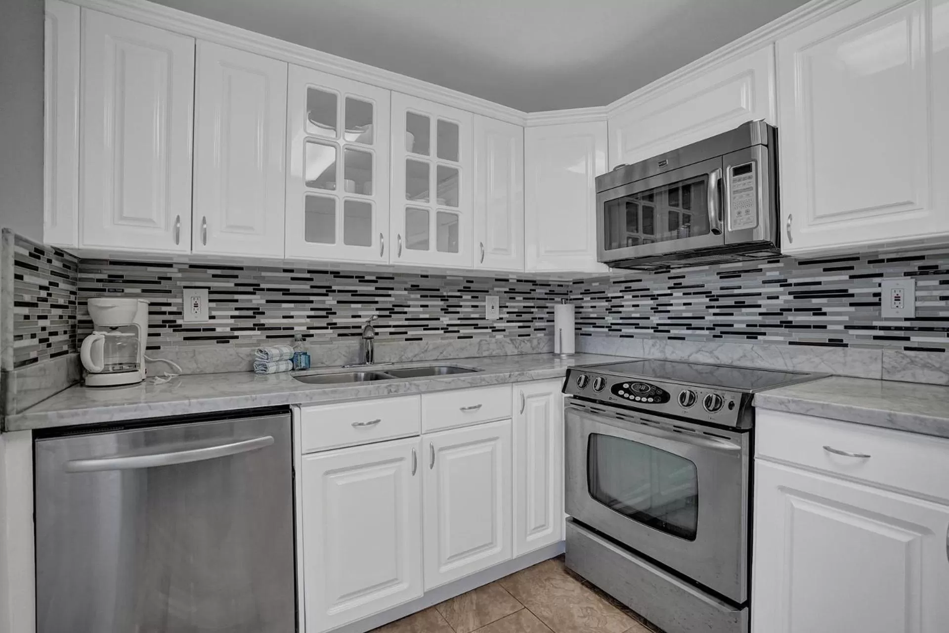 Kitchen or kitchenette, Kitchen/Kitchenette in The Worthington Resorts - Clothing Optional - Men Only - Solo hombres