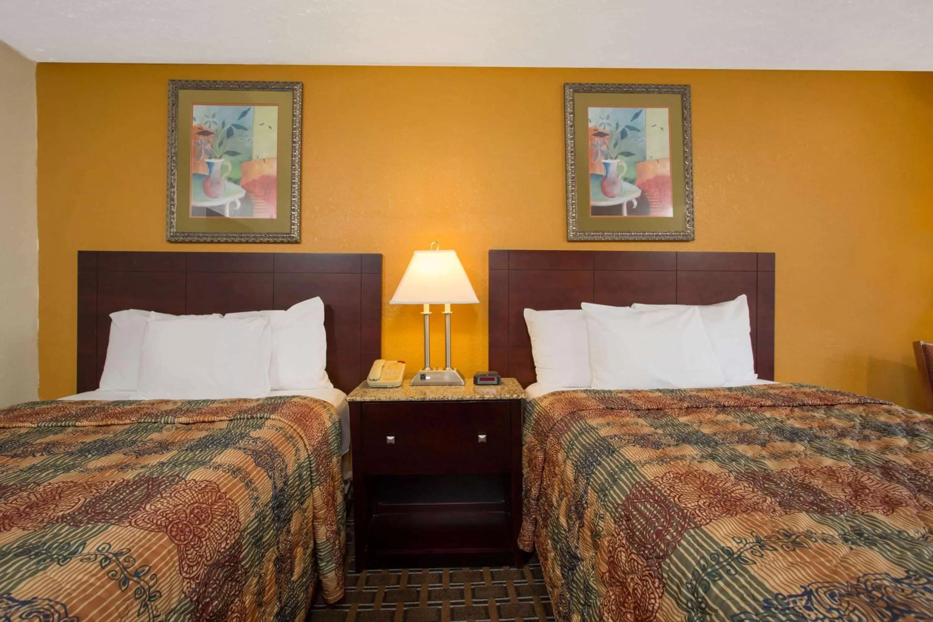 Photo of the whole room, Bed in Days Inn by Wyndham Chester