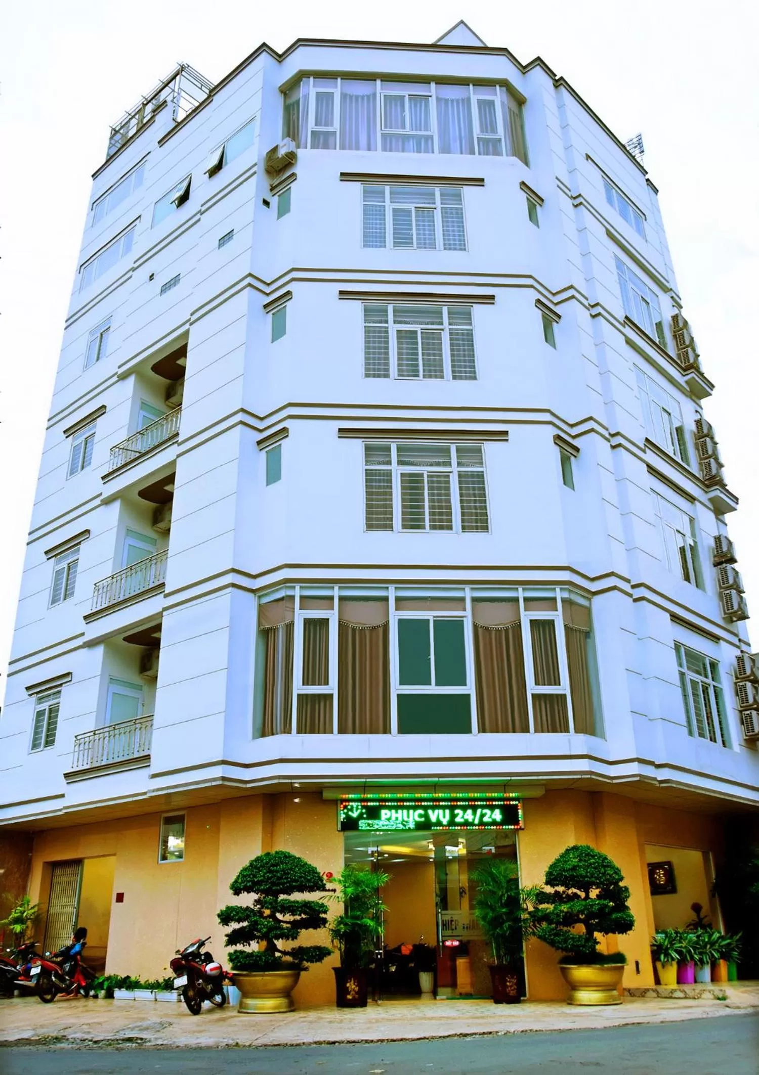 Property Building in Khách sạn Hiệp Thạnh