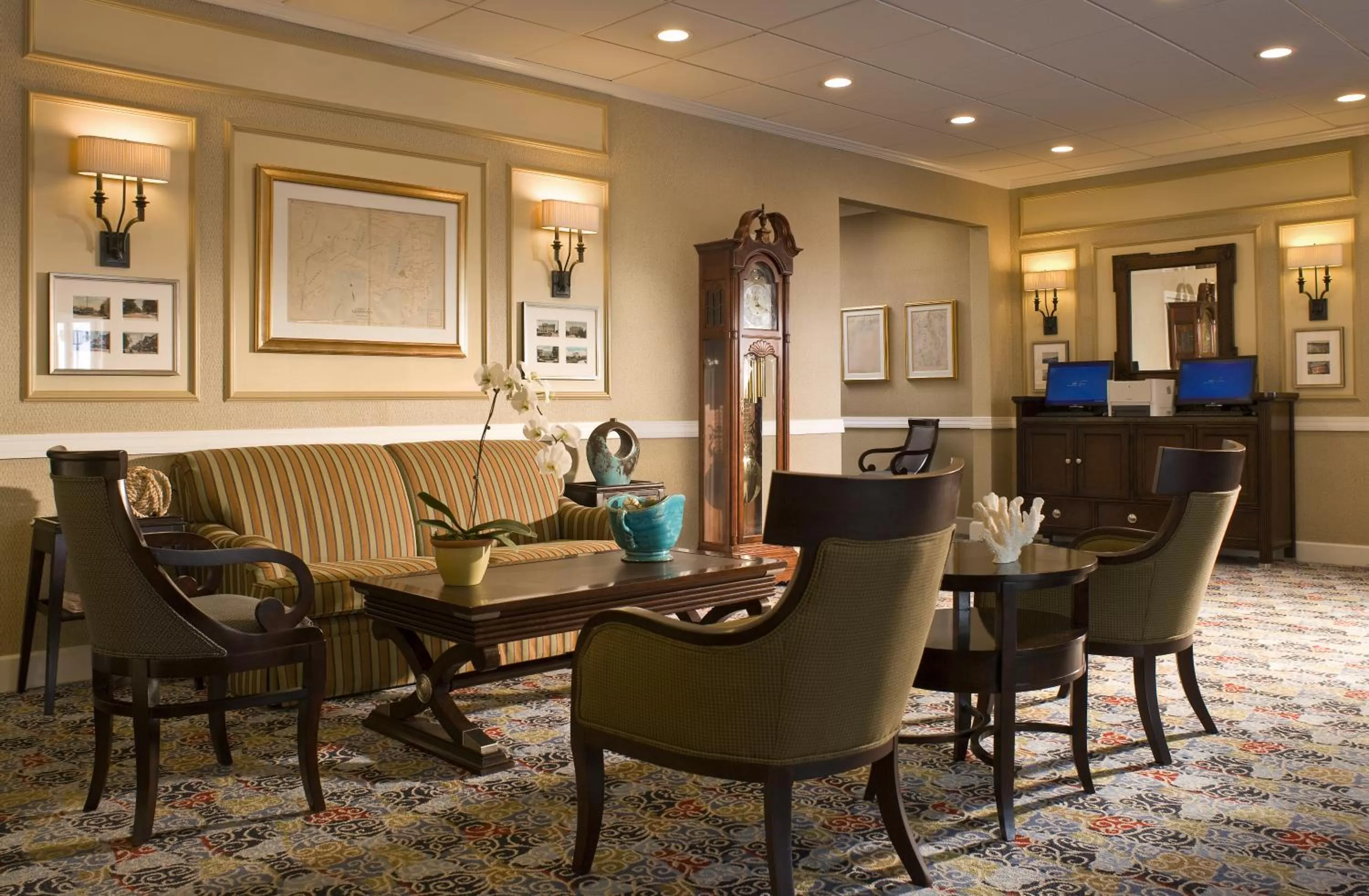 Lobby or reception in Newport Beach Hotel & Suites